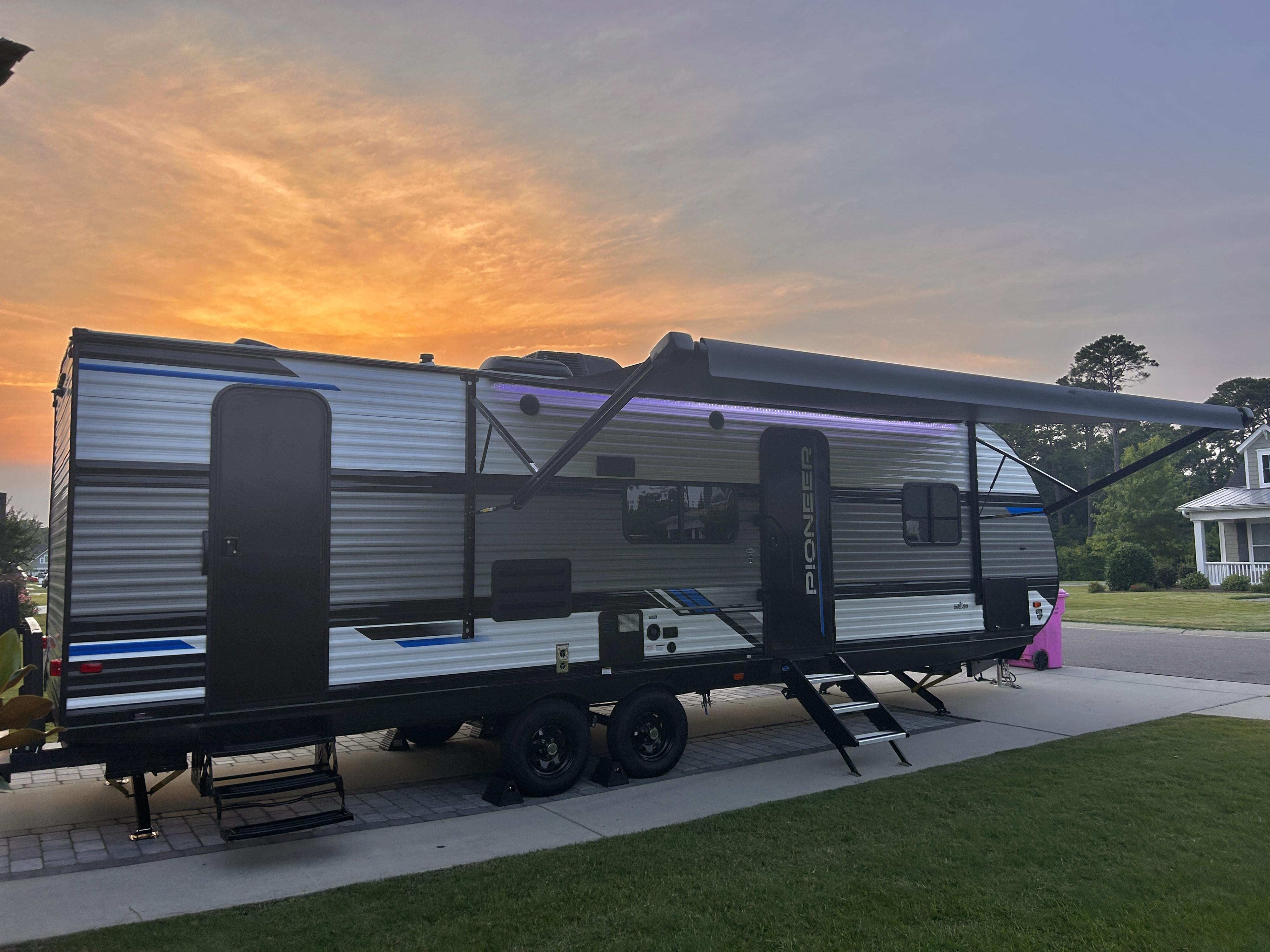 BRAND NEW! 2023 Pioneer BH270 Pristine, Sleeps 8+, Amenities++, & Add ons.
