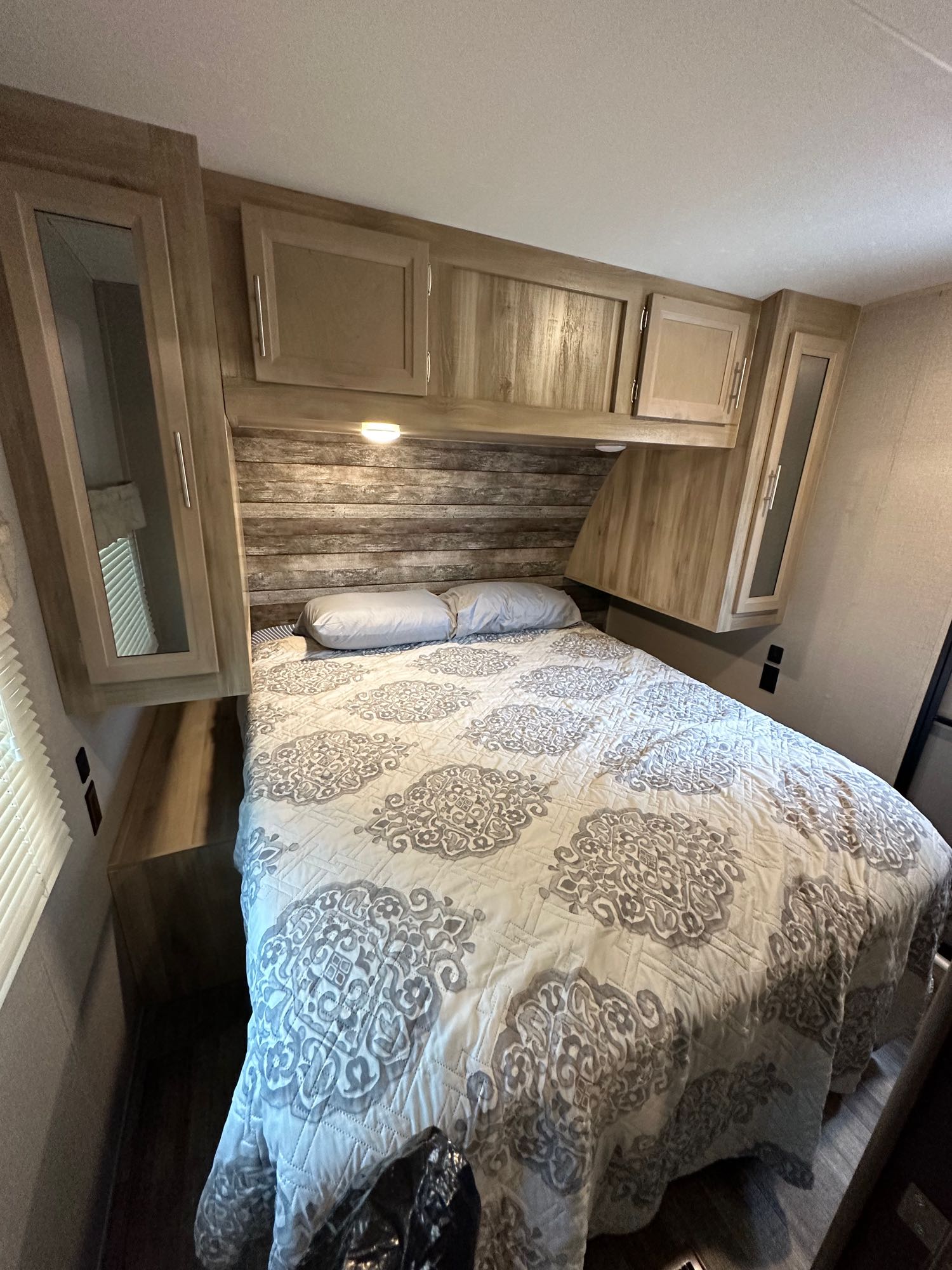 Private bedroom . Coachmen Catalina Legacy 2021