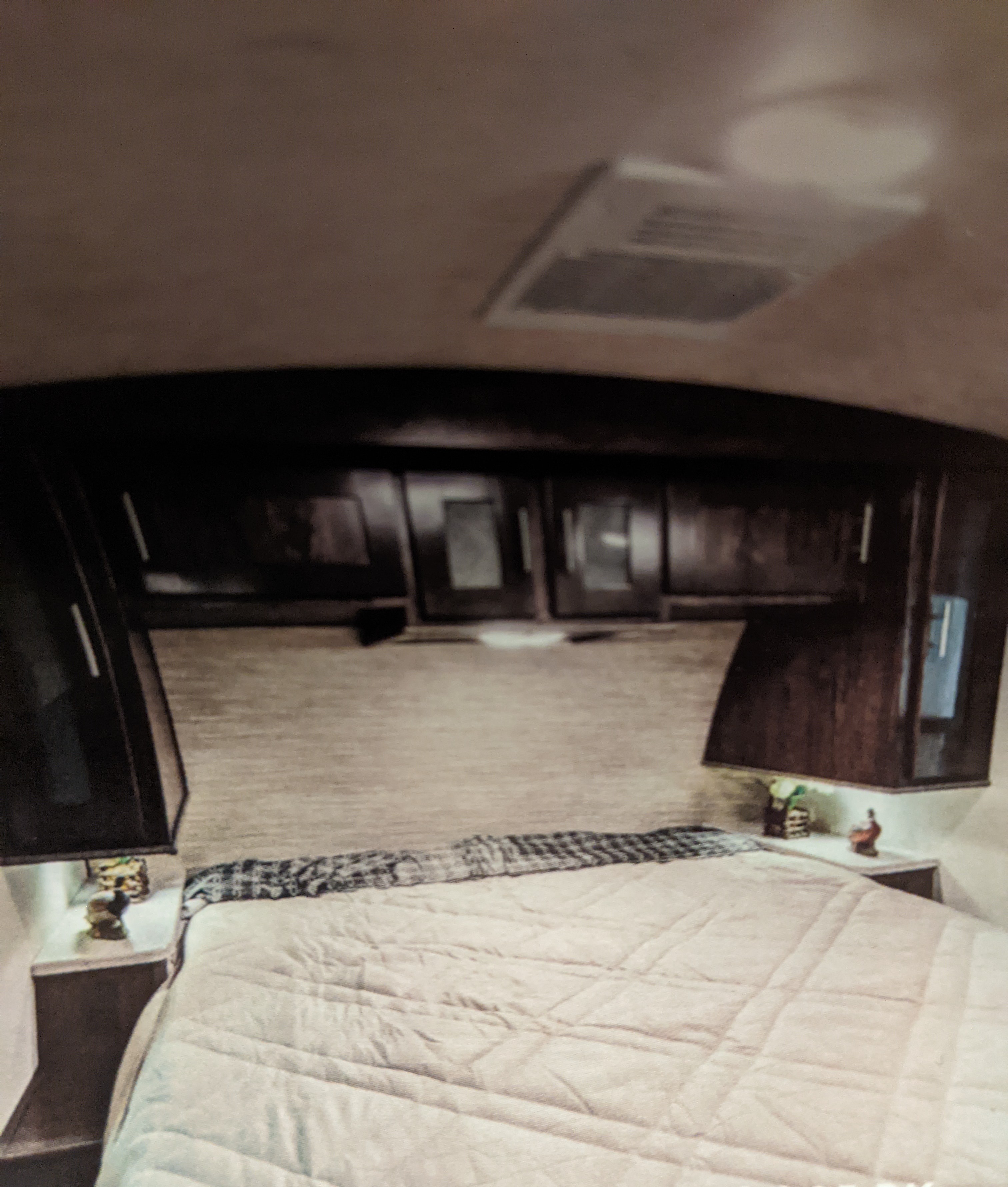 RV rental bedroom: cozy sleeping area with overhead storage & bedside lighting for a comfortable stay.. Cruiser RV Radiance Ultra Lite 2019