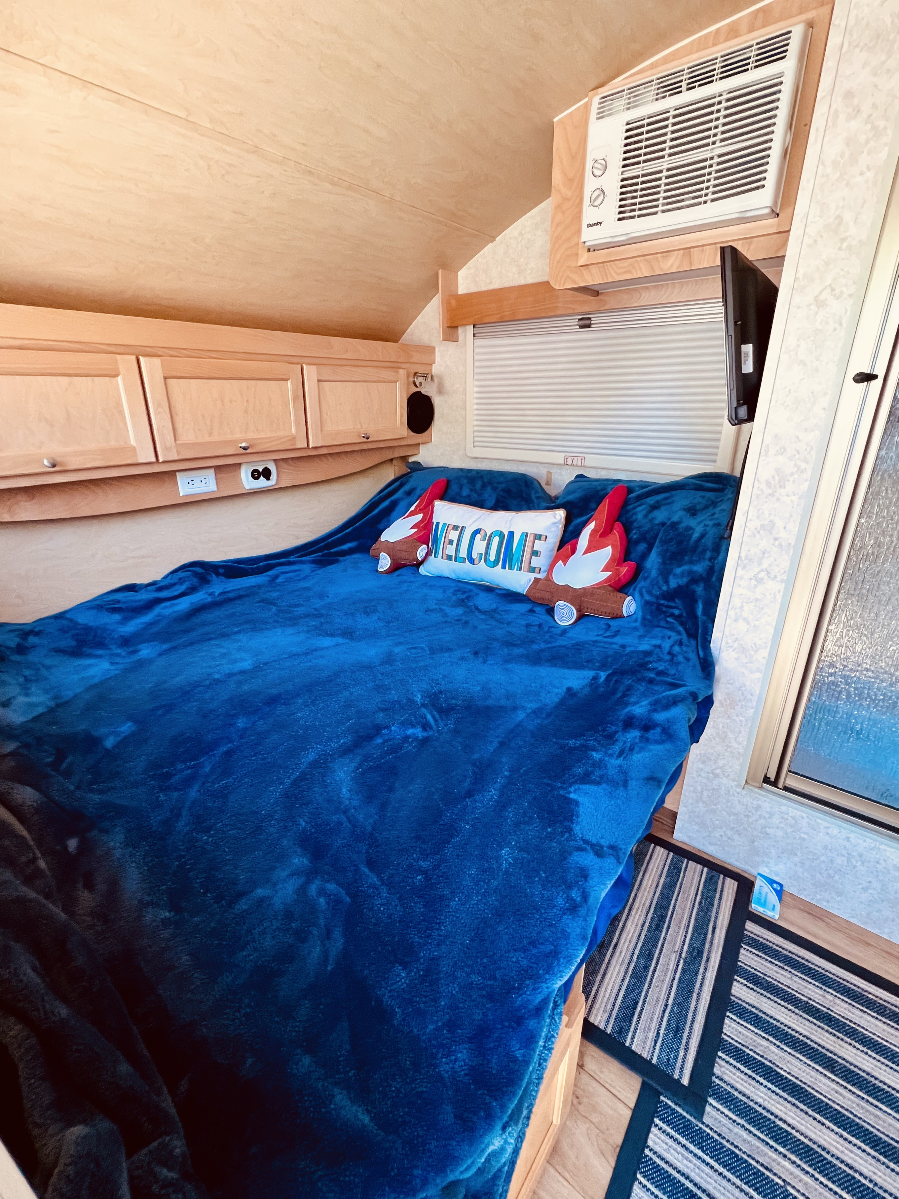 Dinette set converts to a queen size bed. Bring your own sleeping bags, or sheets and blankets. . nuCamp T@B CS-S 2017