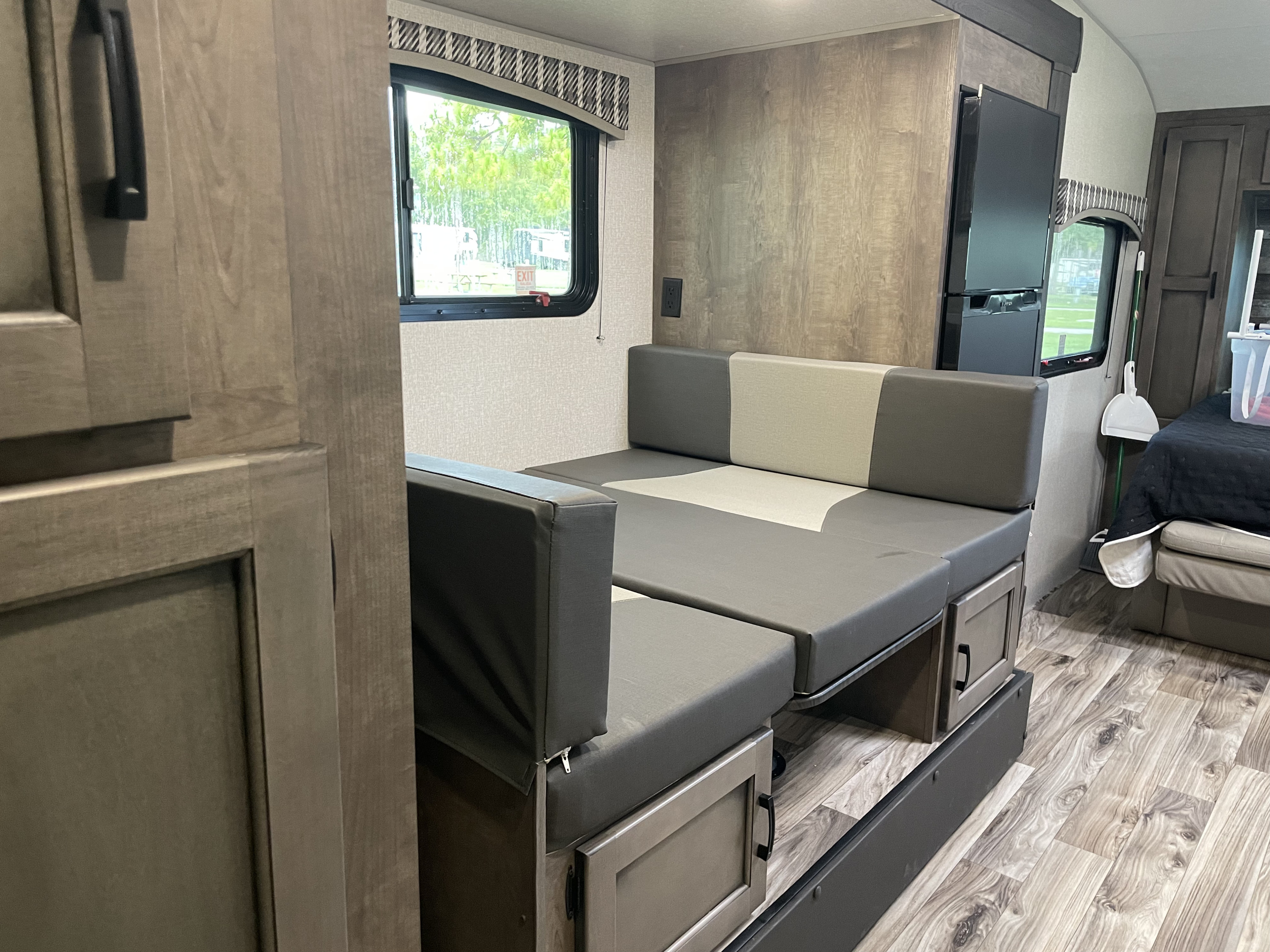 Dining area converts to a fourth sleeping option. Sonic Sonic Trailer 2022