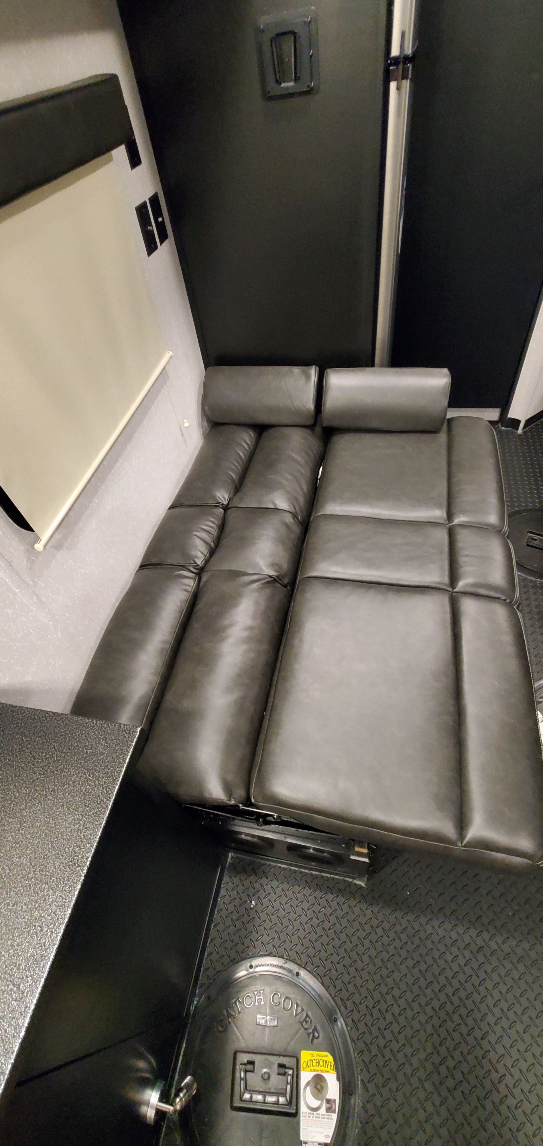 Jack-knife sofa bed.. Forest River Cherokee Grey Wolf Fish House 2022