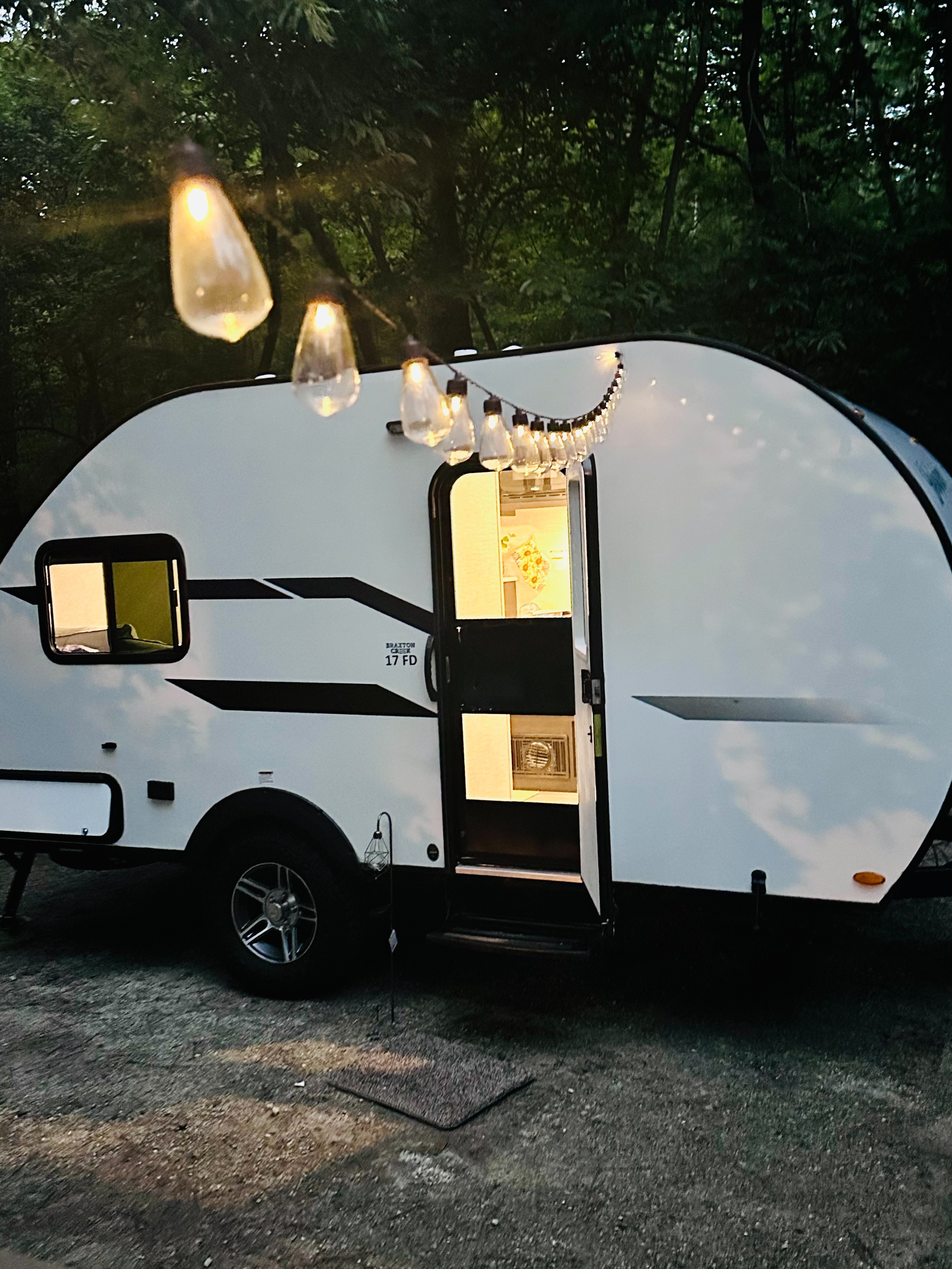 2021 Braxton Creek Bushwhacker Plus Travel trailer Rental in