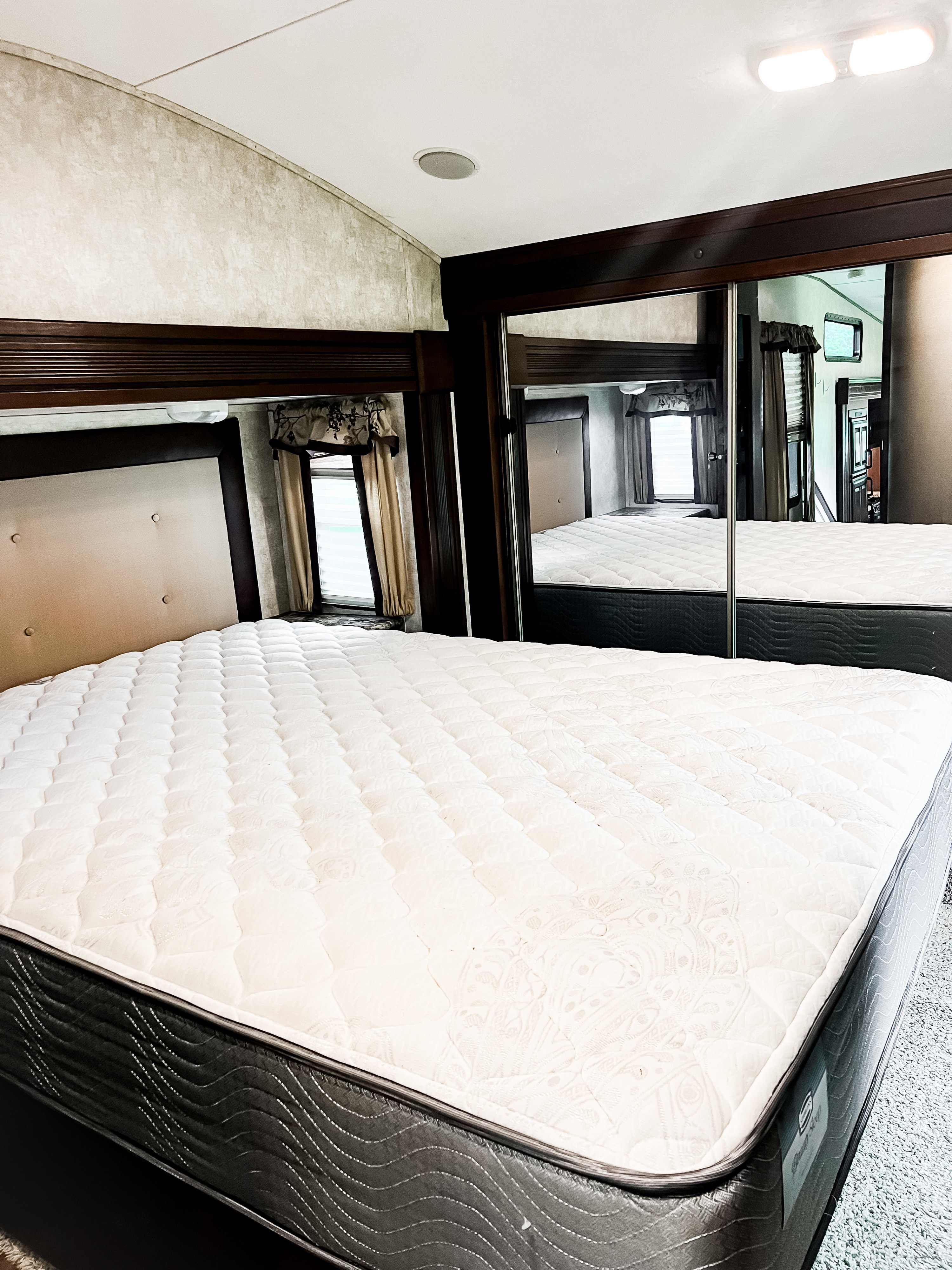 Sleep in comfort, more of a glamping experience!. Keystone RV Cougar 2015