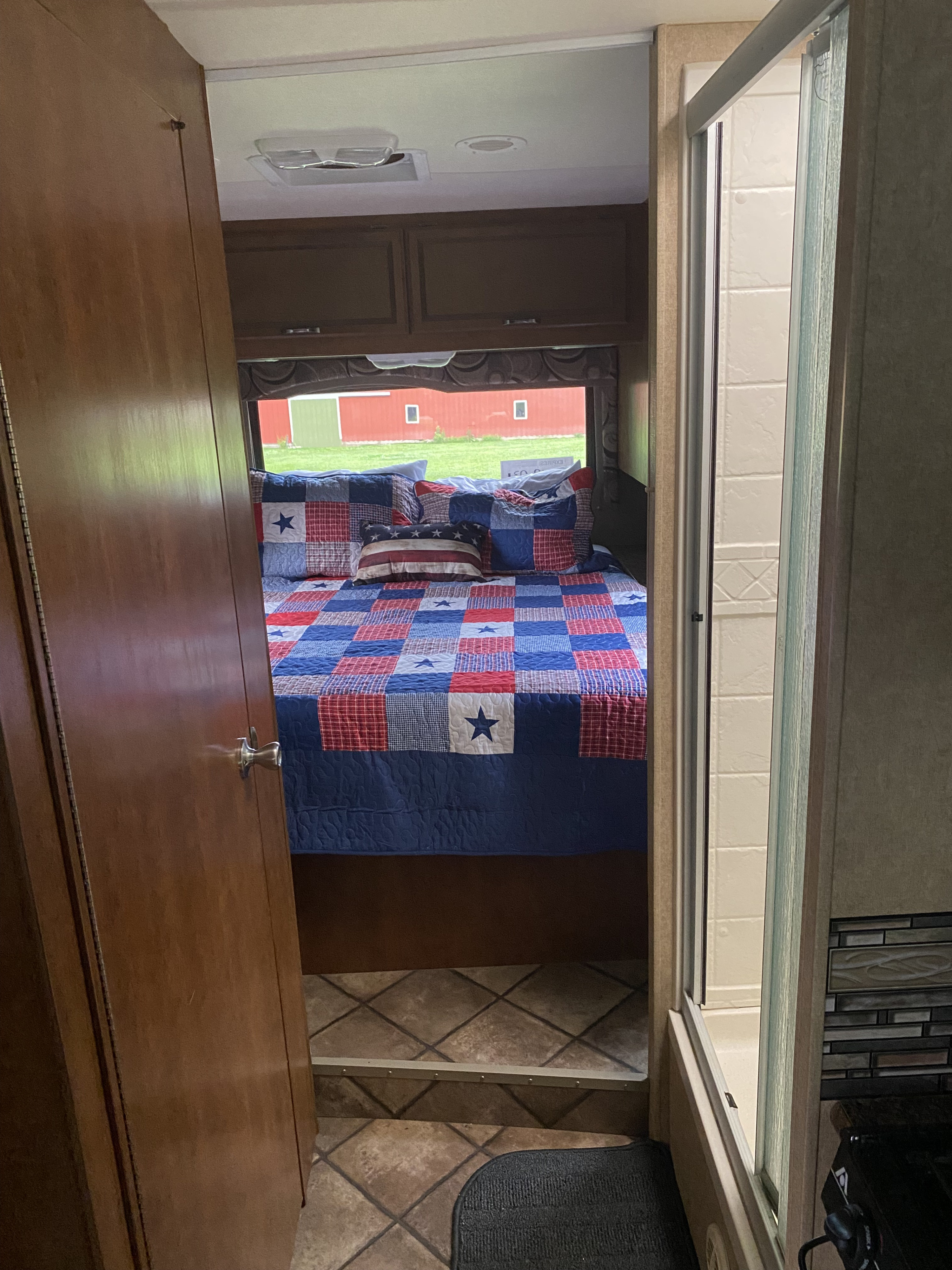 Private sleeping area with a queen bed. . Thor Four Winds 2014