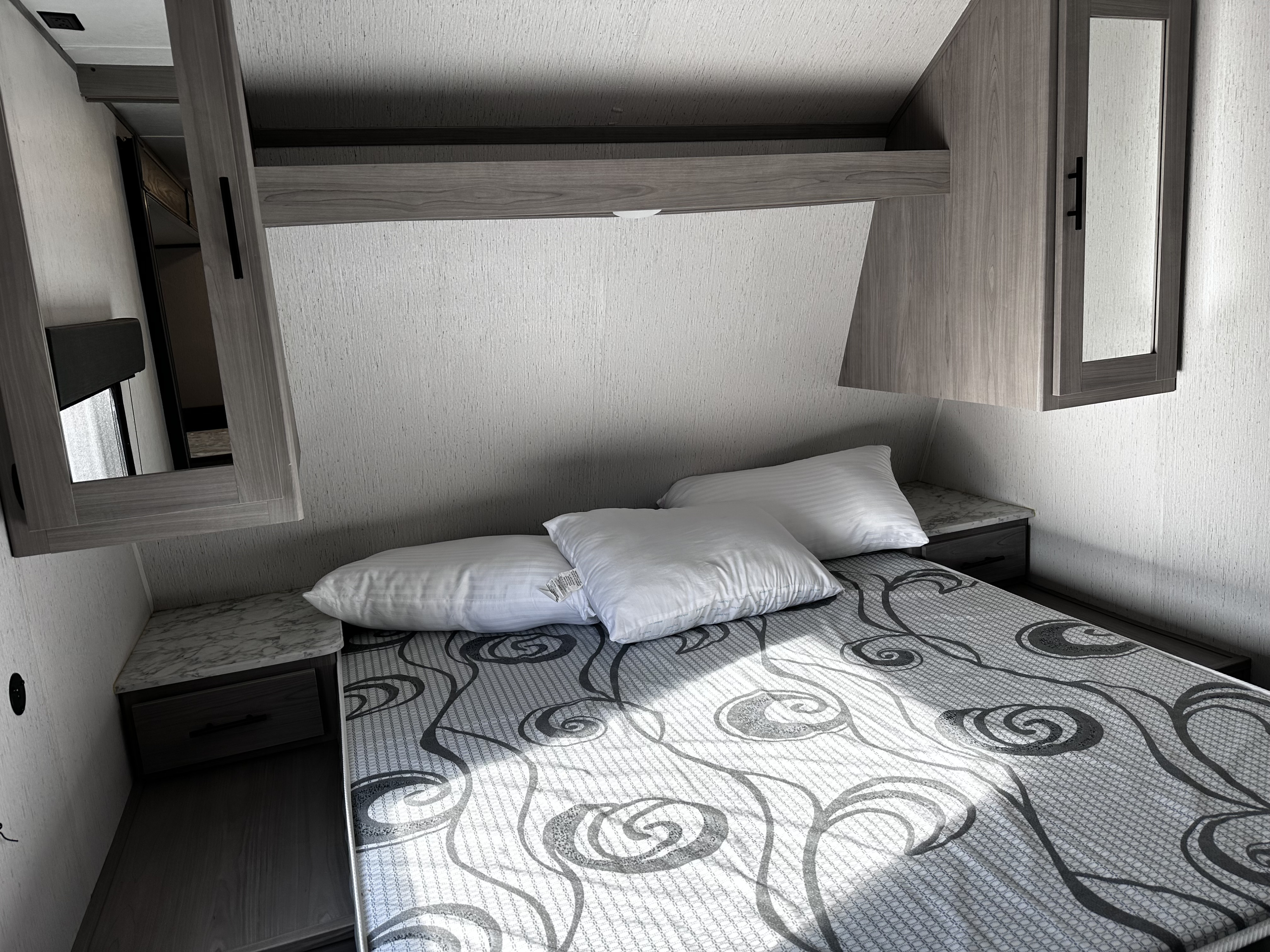 Queen with drawers and wardrobe area. Coleman 242BH 2022