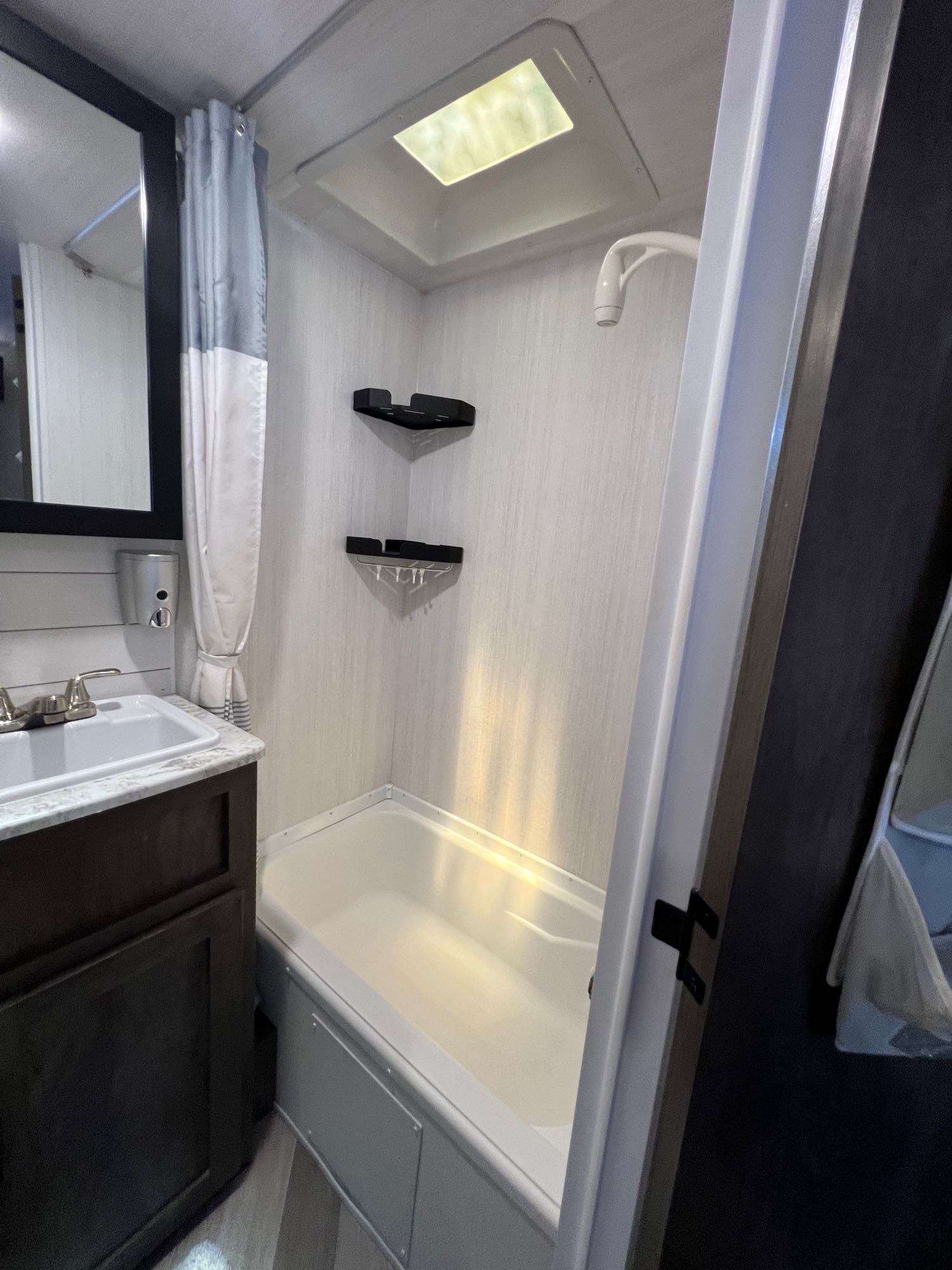 Travel trailer RV Rental 