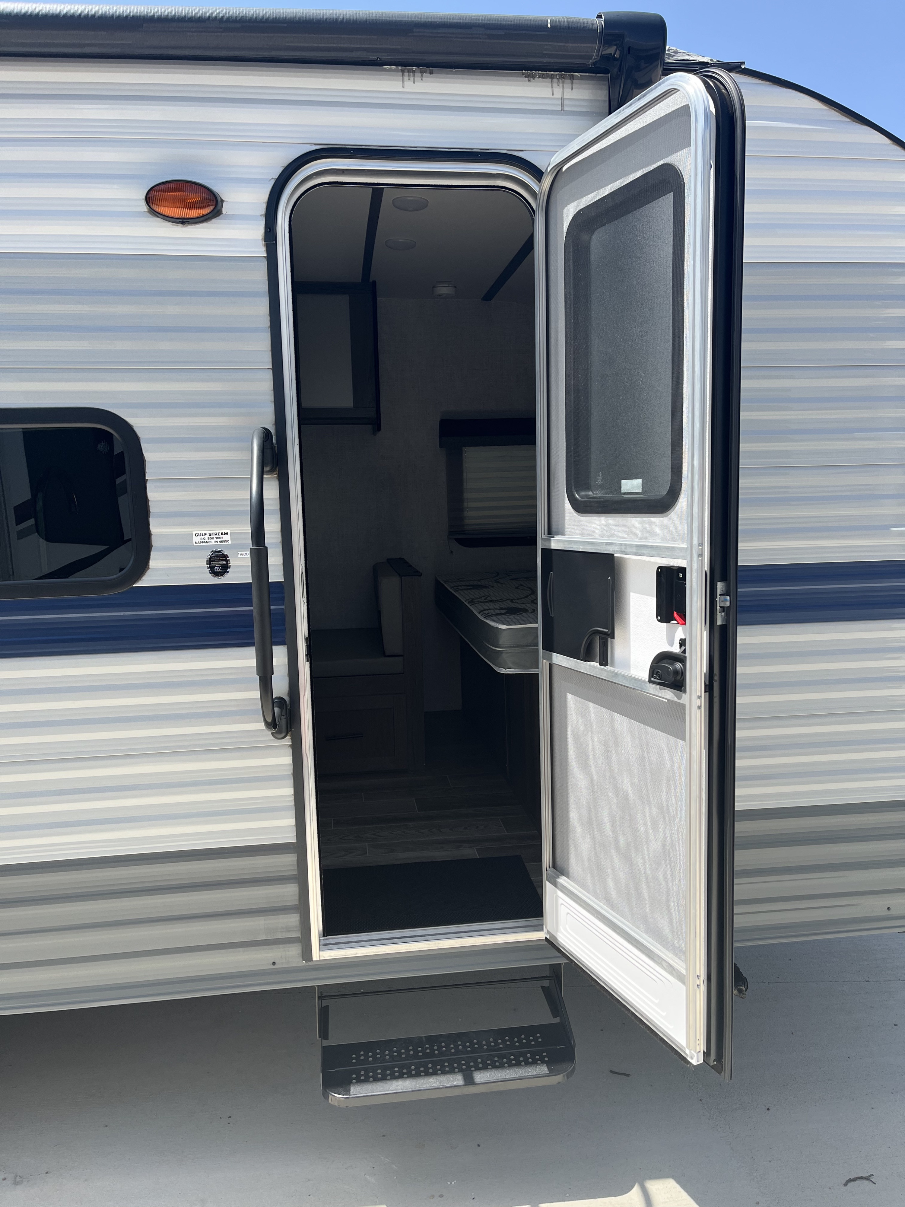 Travel trailer RV Rental 