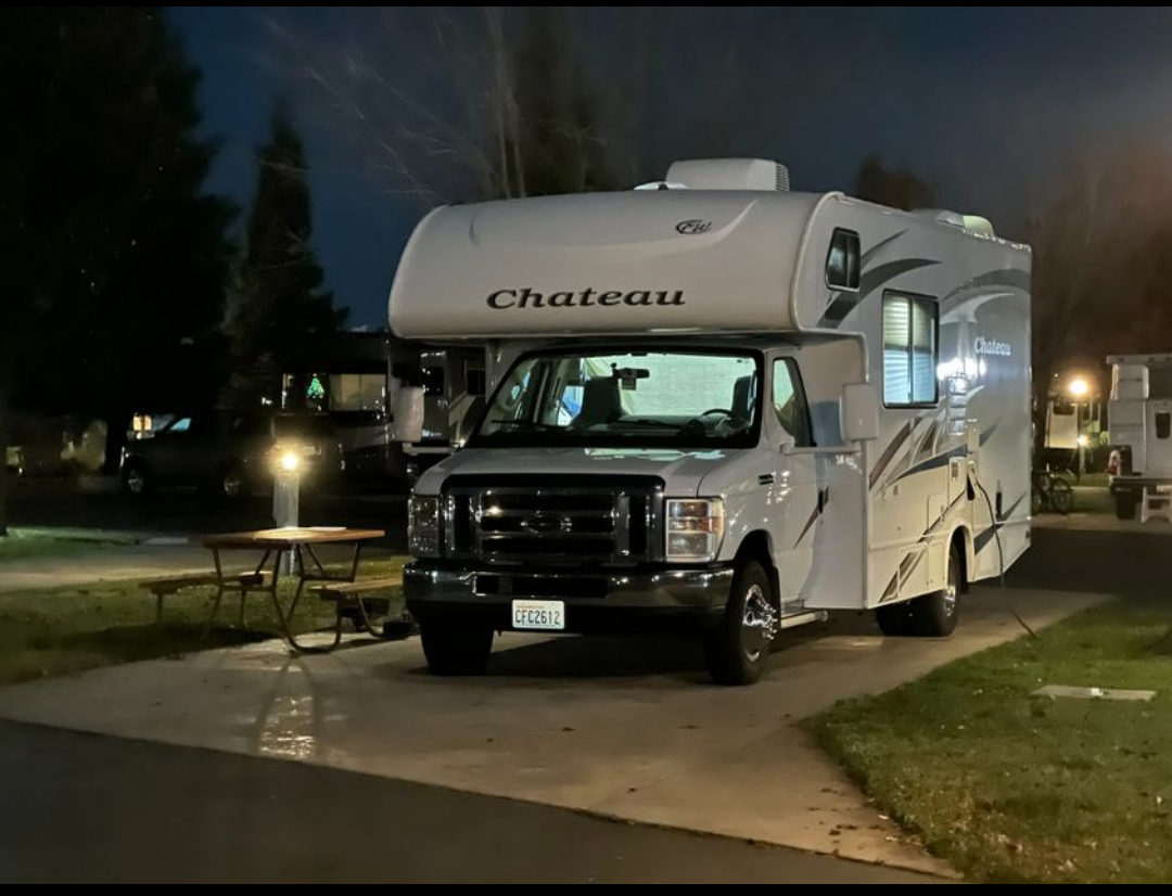 2011 Four Winds Chateau (Easiest Motorhome to Drive)