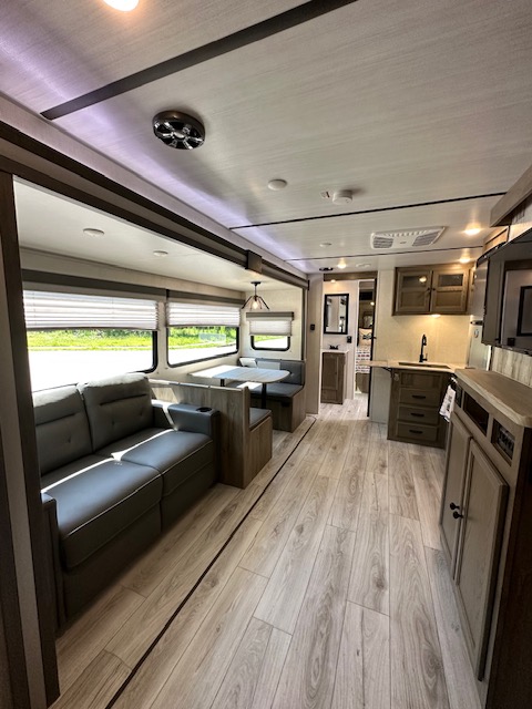 GLAMPING EXPRESS-NEW 2022 Forest River Surveyor Legend. PET FRIENDLY
