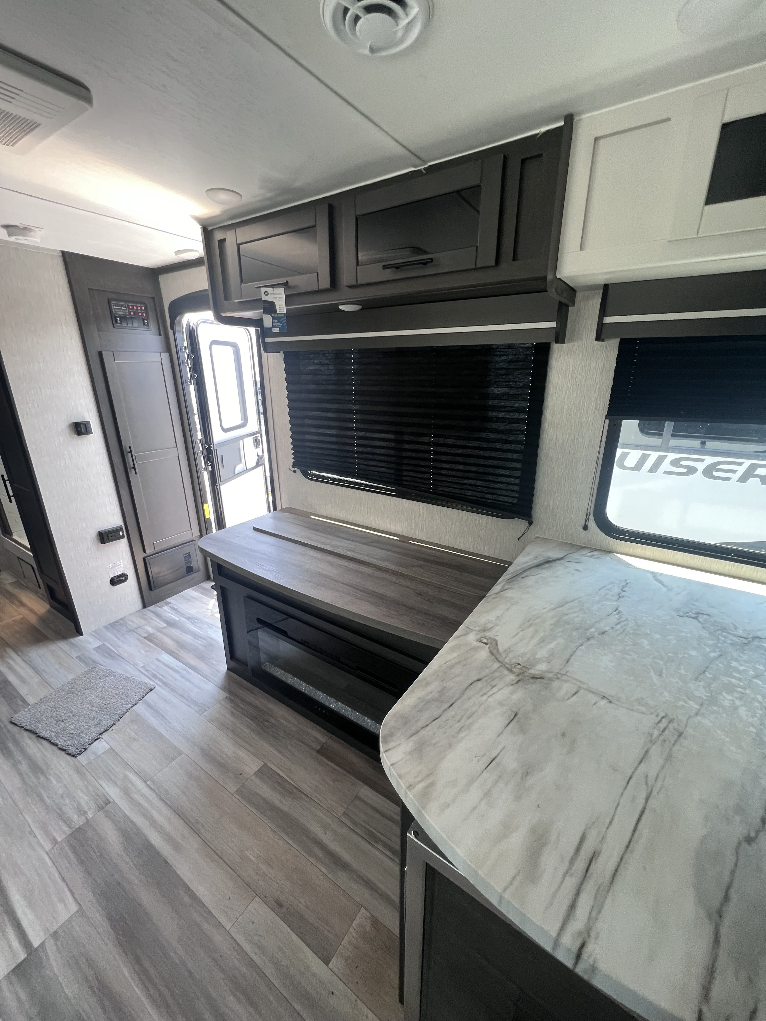 2022 Crossroads RV Cruiser Aire KING BED