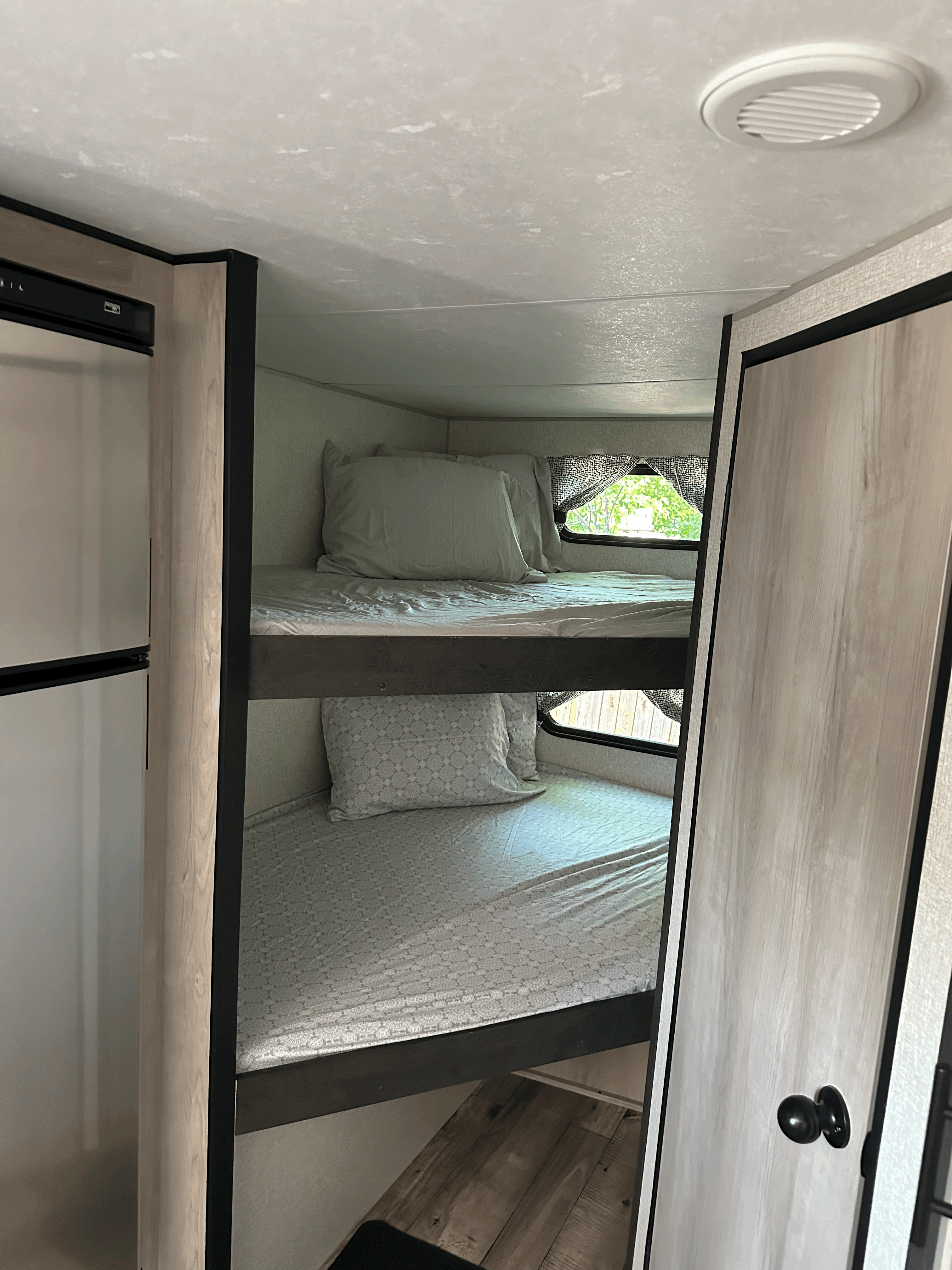 KZ Connect 241BHKS 2021