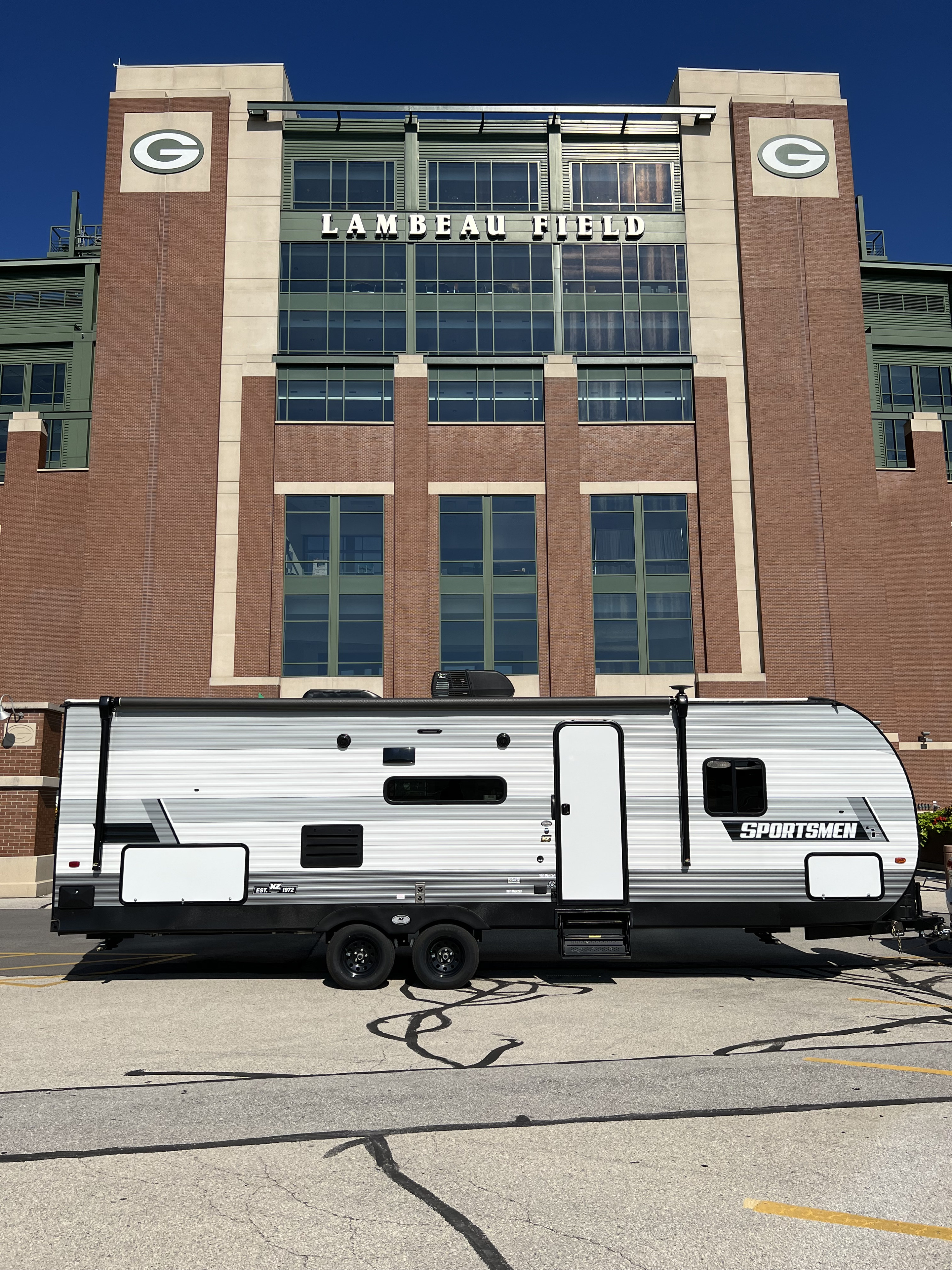 2022 KZ Sportsmen travel trailer that sleeps 6