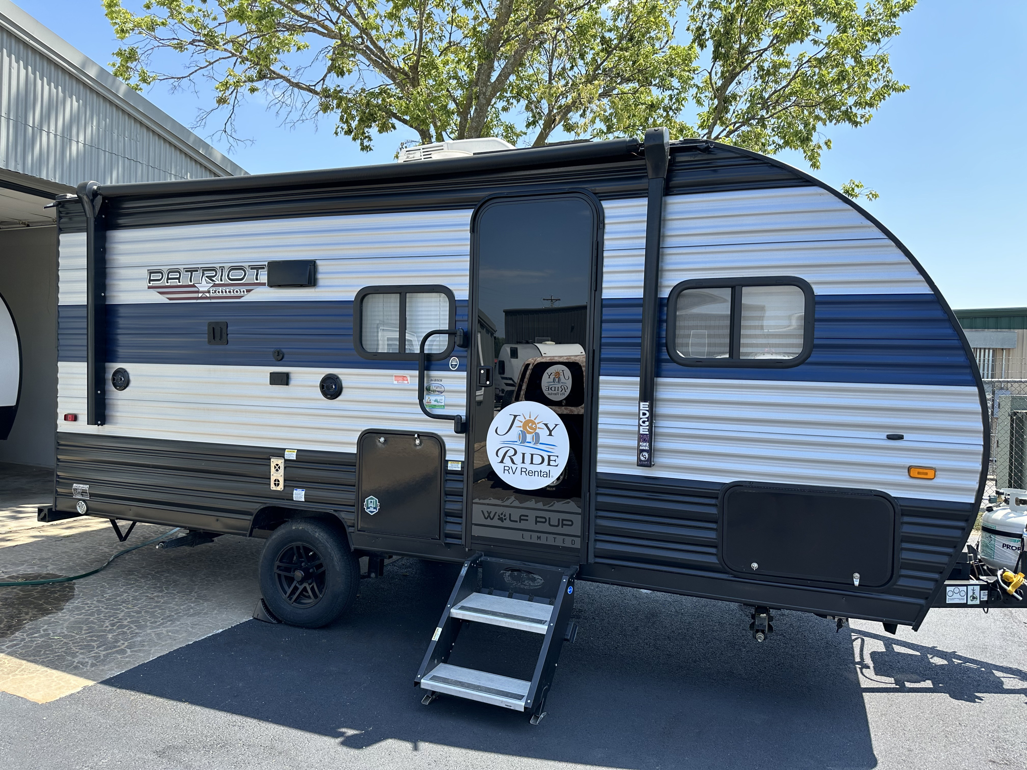 JOYRIDE RV RENTAL "Big Ride"