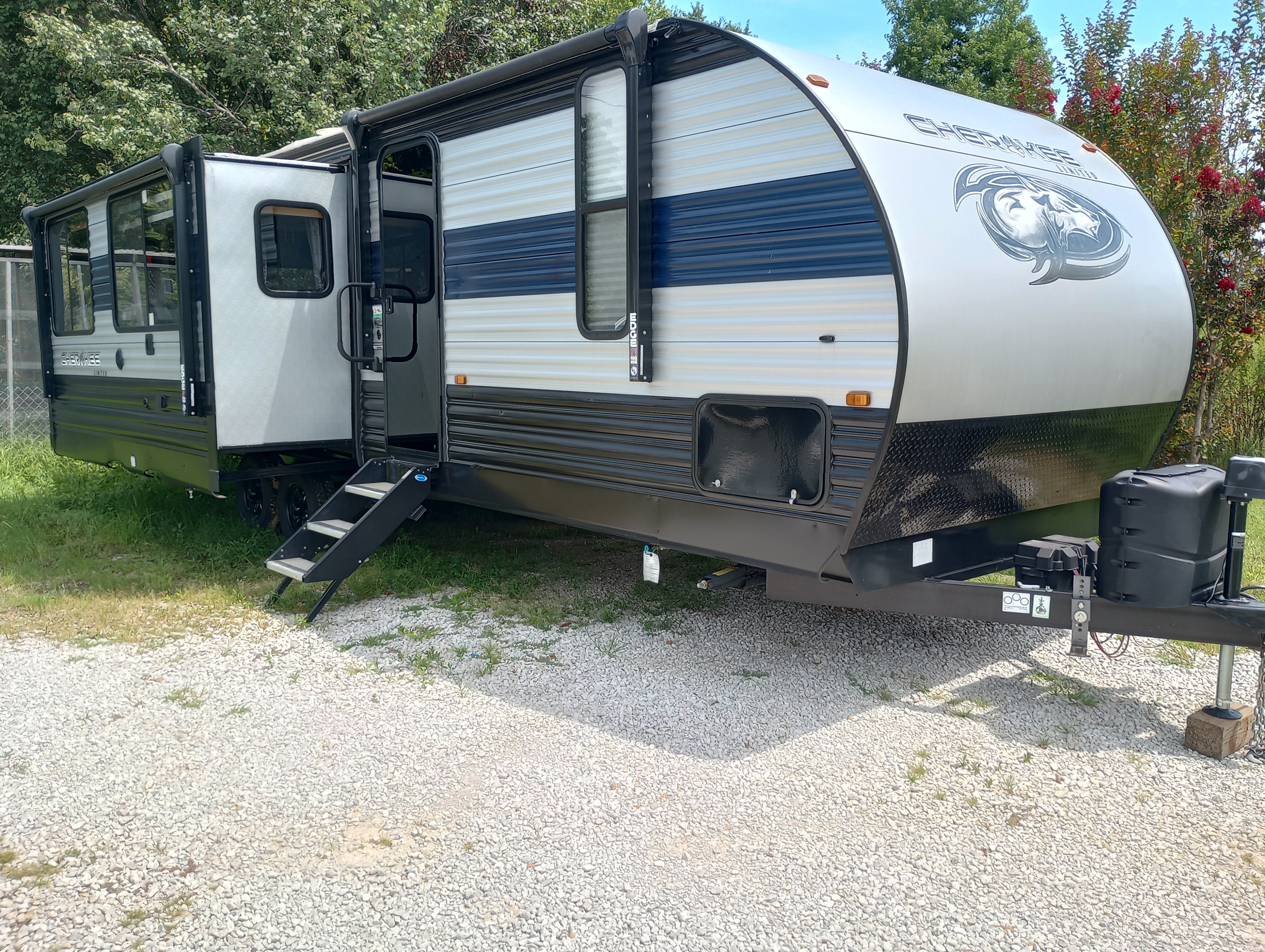 2022 Forest River Cherokee Huge Glamping at its best!