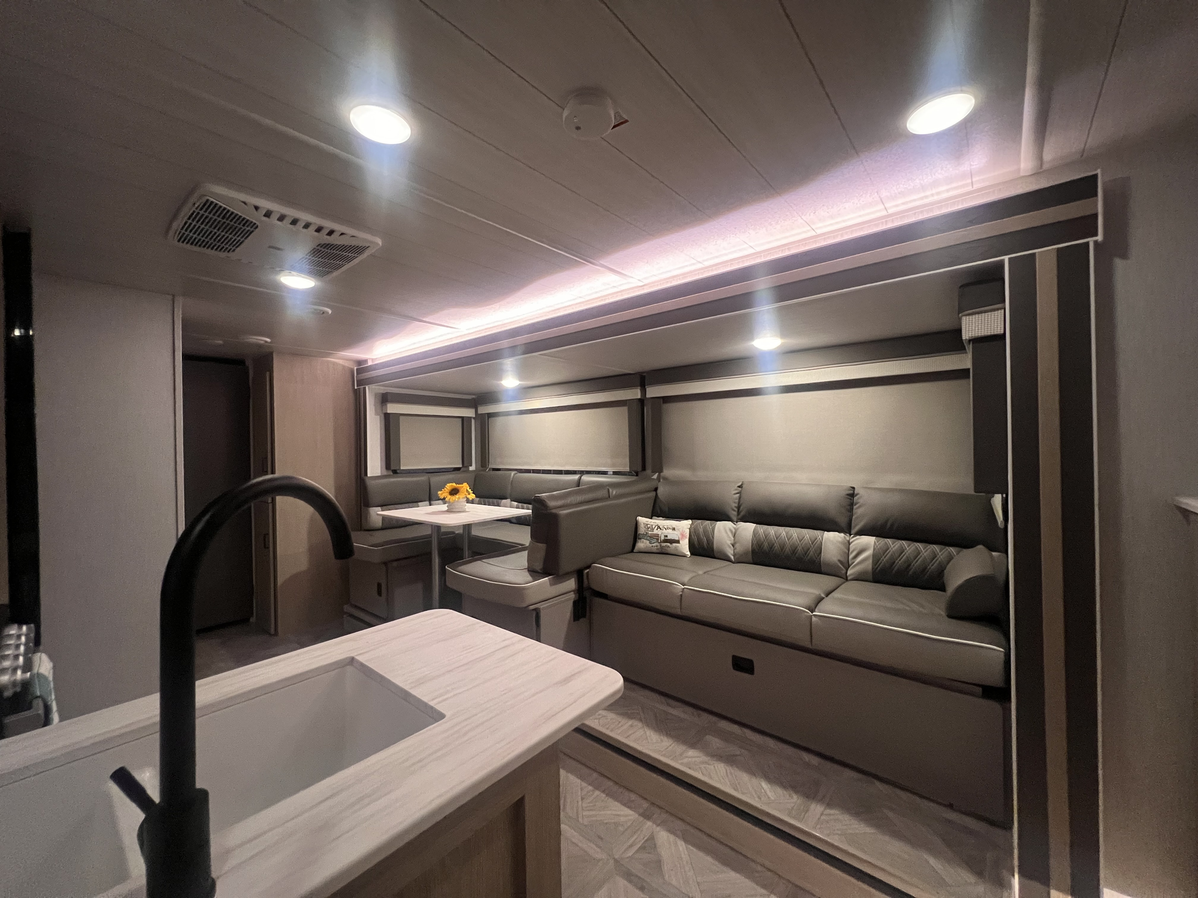 Travel trailer RV Rental 