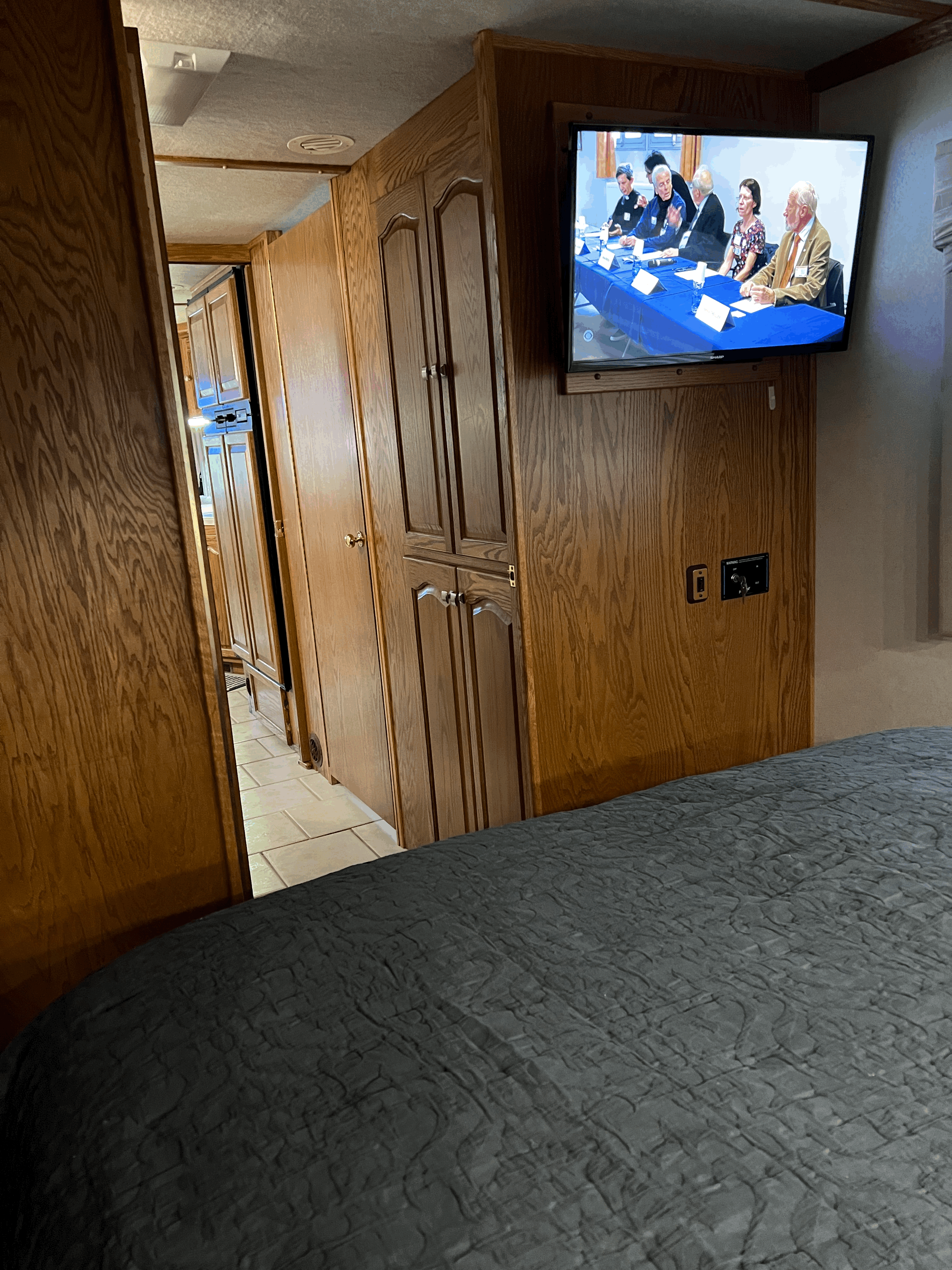 Primary sleeping area with tv.. Allegro Allegro Bus 2001