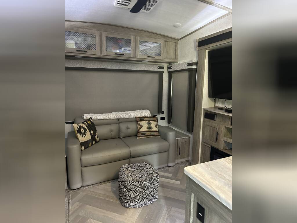 Fifth-wheel RV Rental 