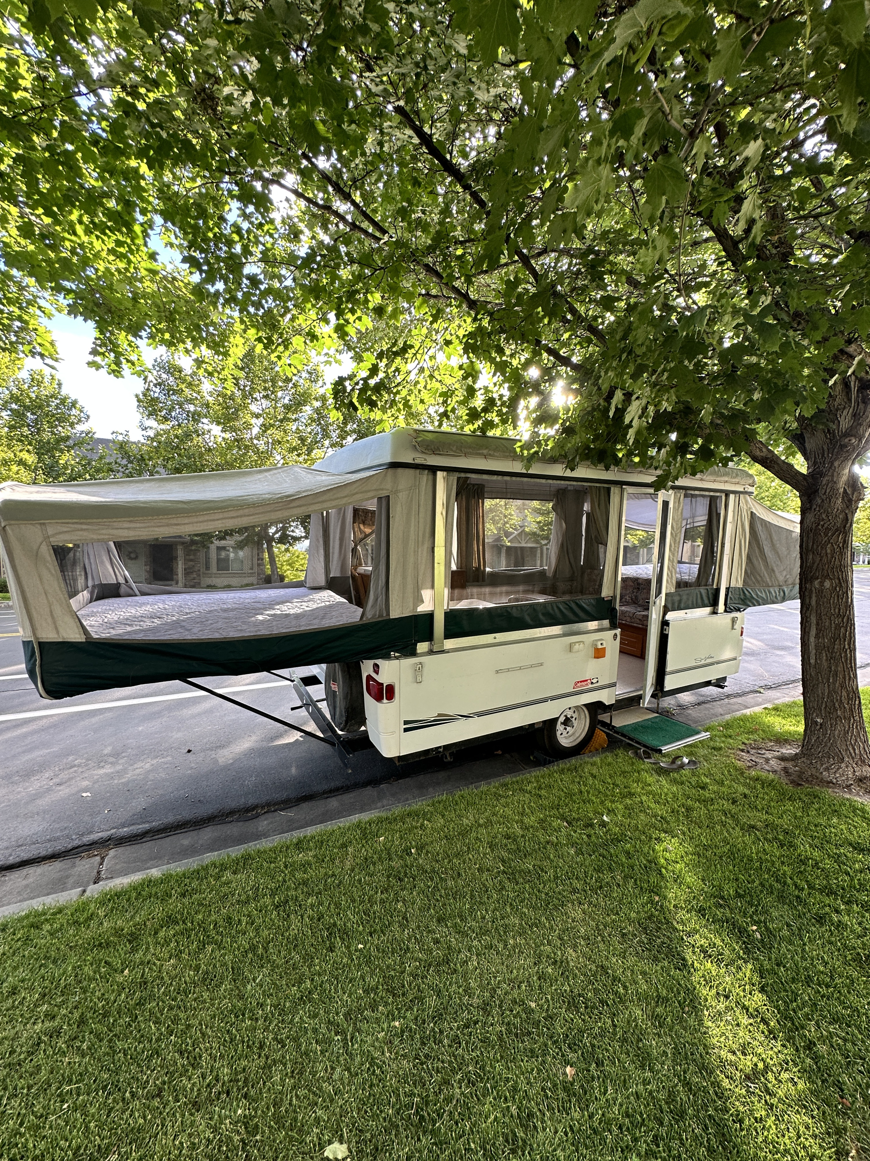 2001 Coleman Grand Tour Folding trailer Rental in Provo UT Outdoorsy