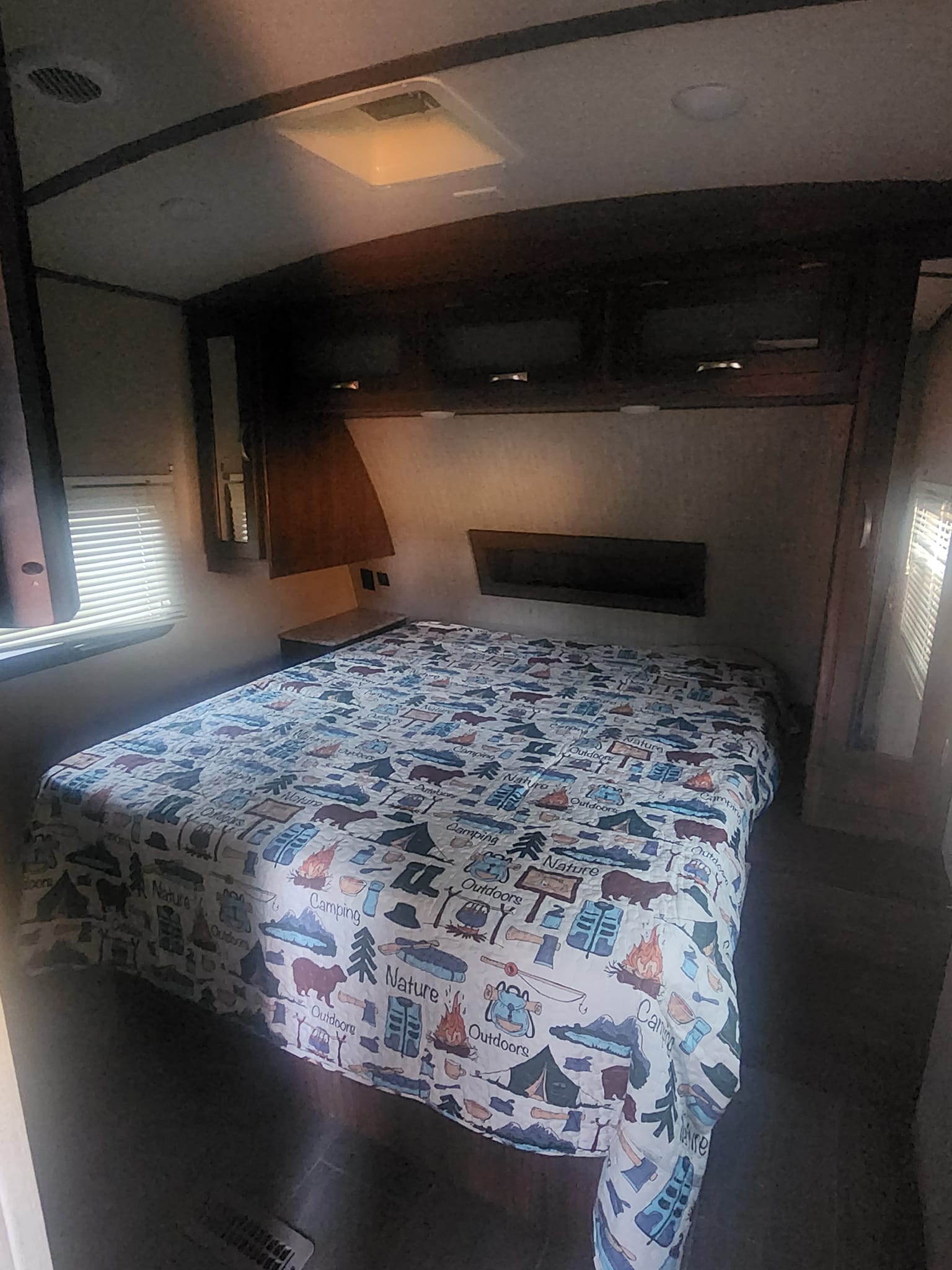 Bedroom. Dutchmen AEROLITE 2018