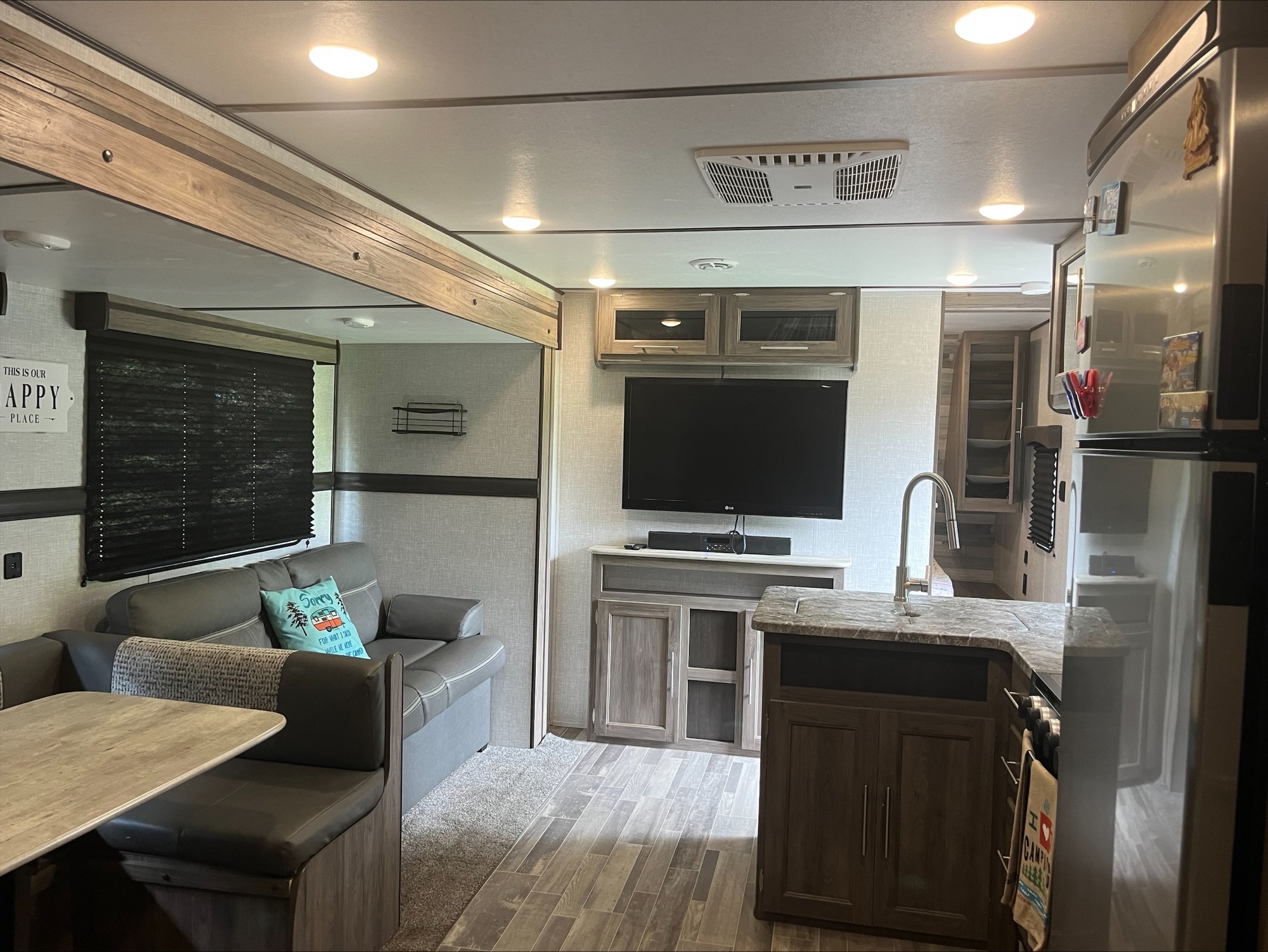 Spacious RV rental interior featuring a living area, kitchen, and TV. Ideal for travel adventures!. Crossroads RV Zinger Lite 2021