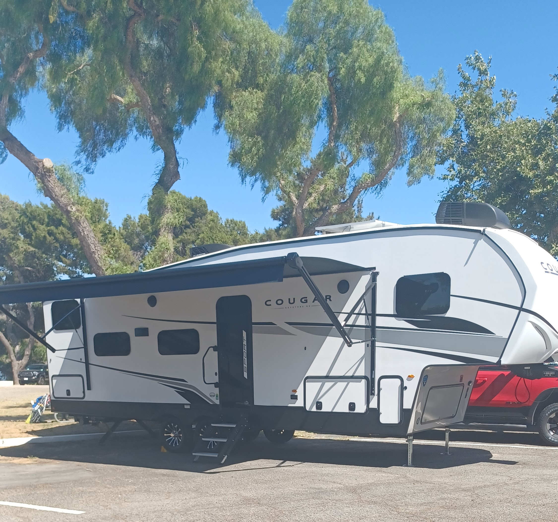 Fifth-wheel RV Rental 