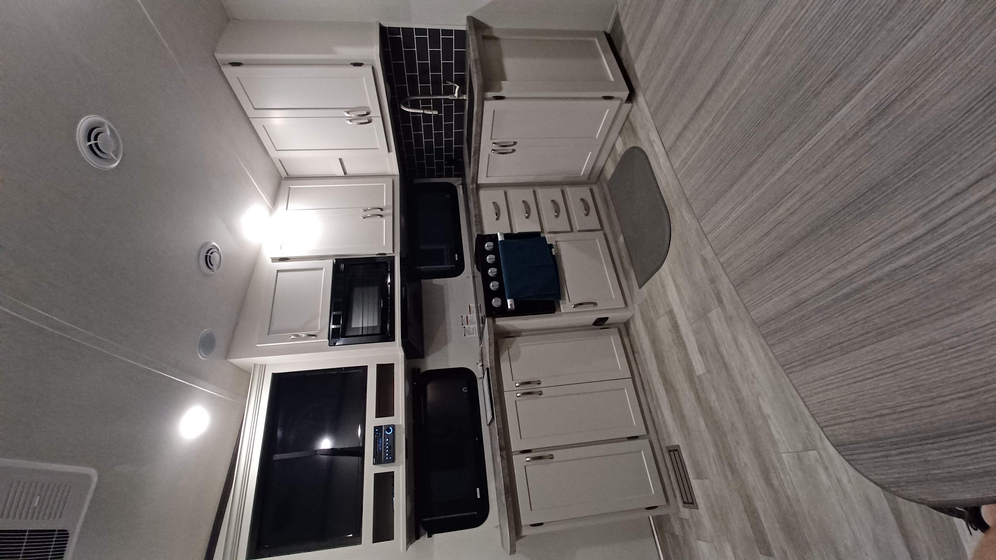 Fifth-wheel RV Rental 
