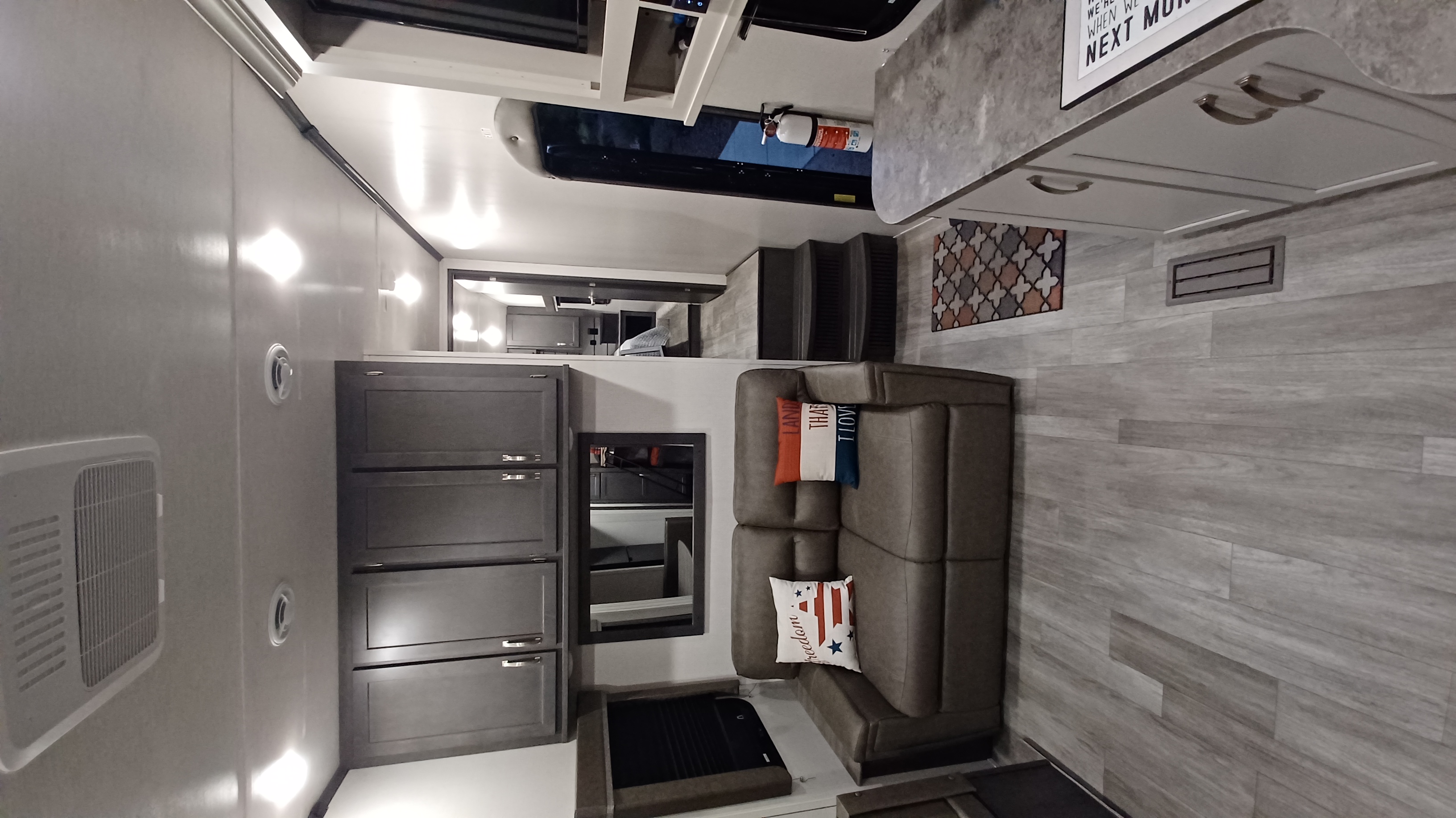 Fifth-wheel RV Rental 