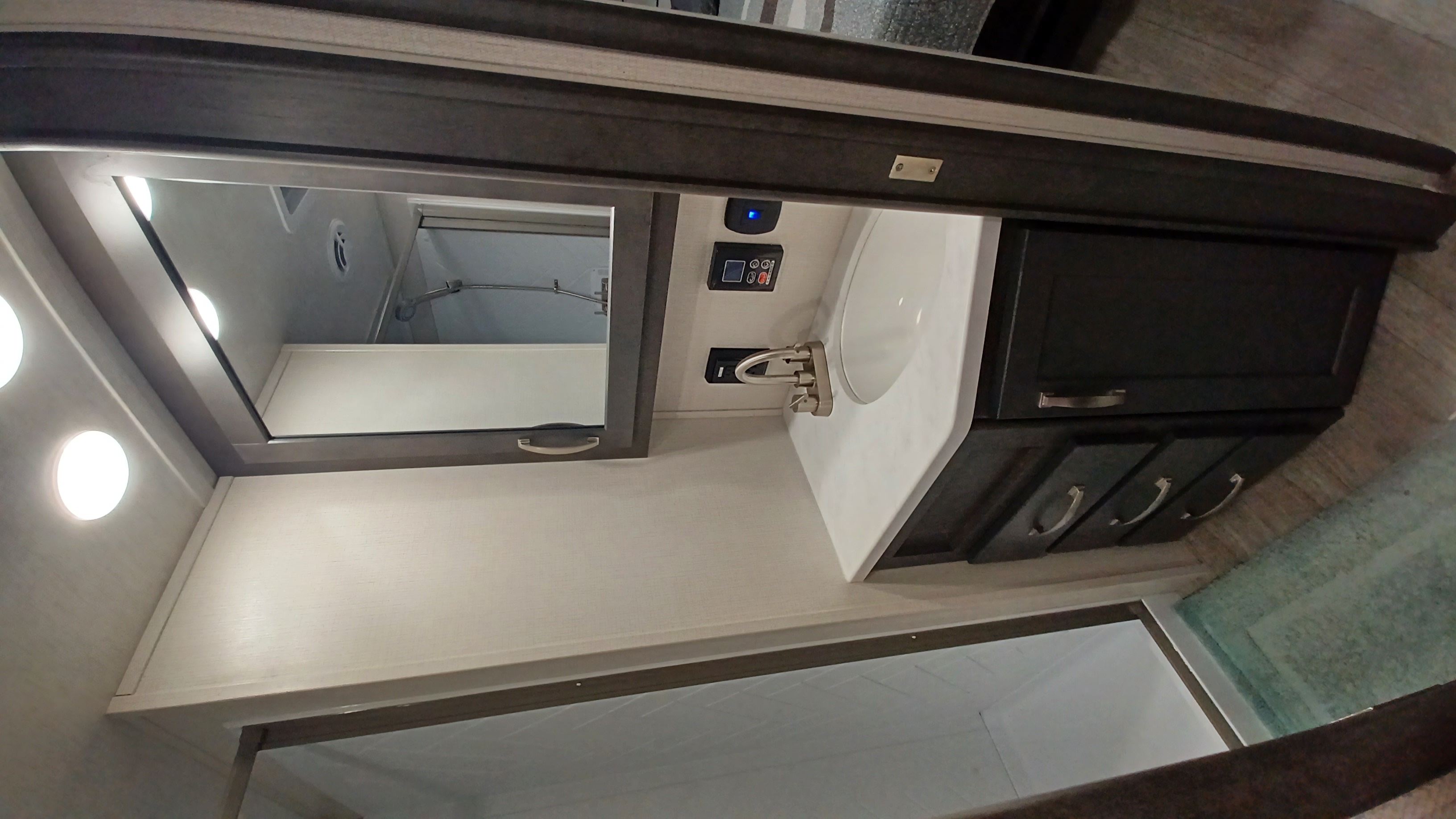 Fifth-wheel RV Rental 