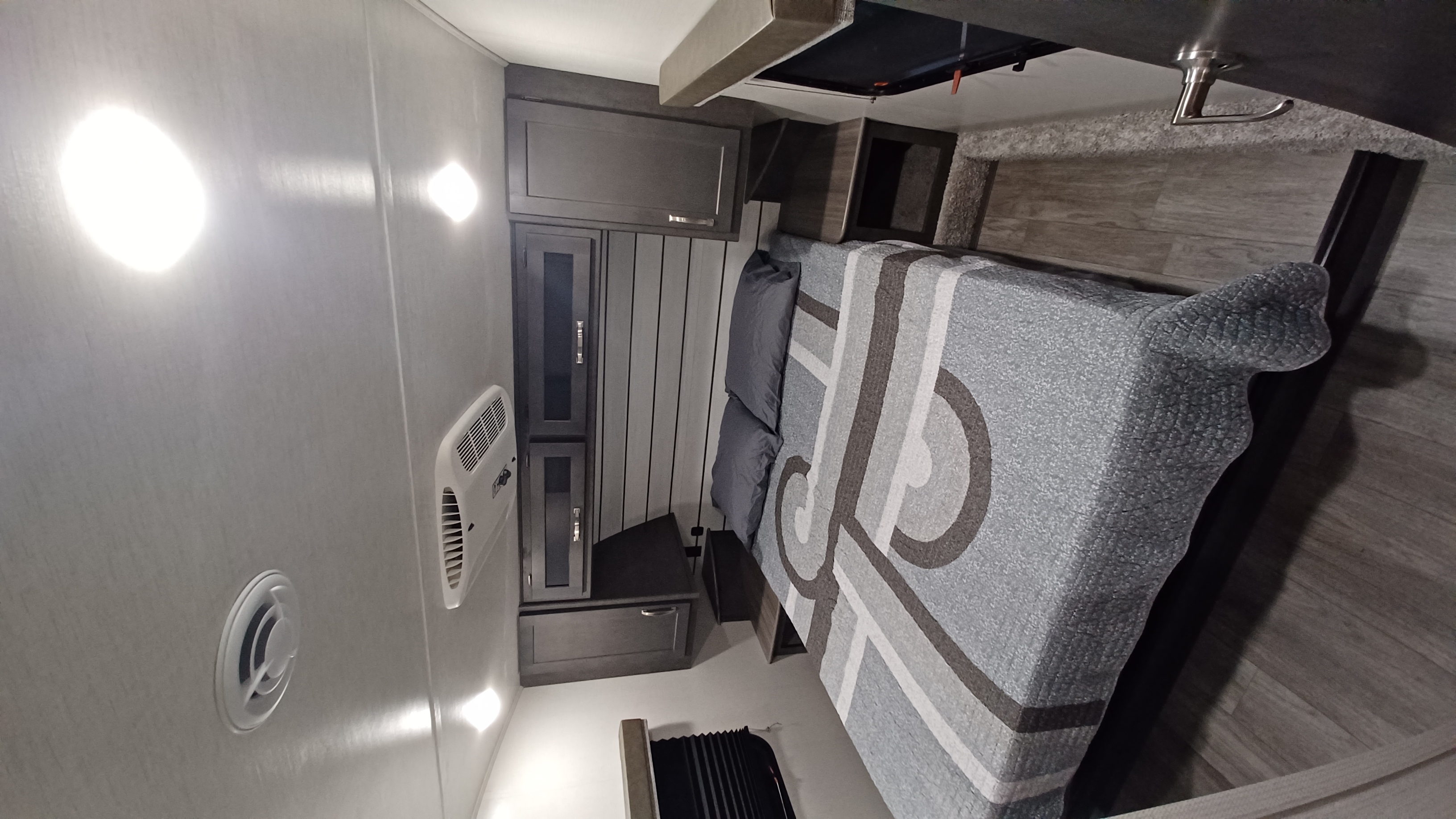 Fifth-wheel RV Rental 
