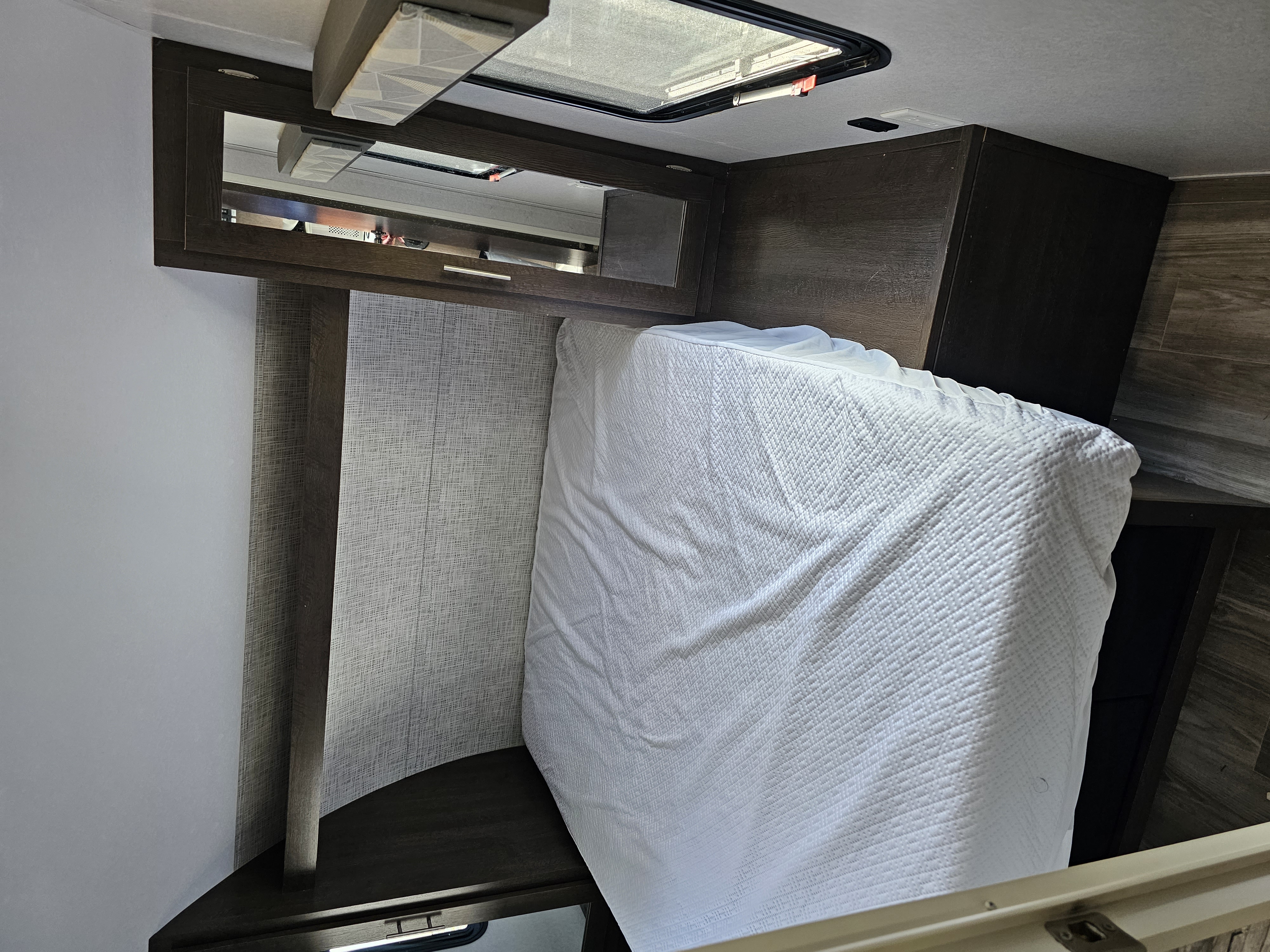 Master bed. Forest River Cruise Lite 2020