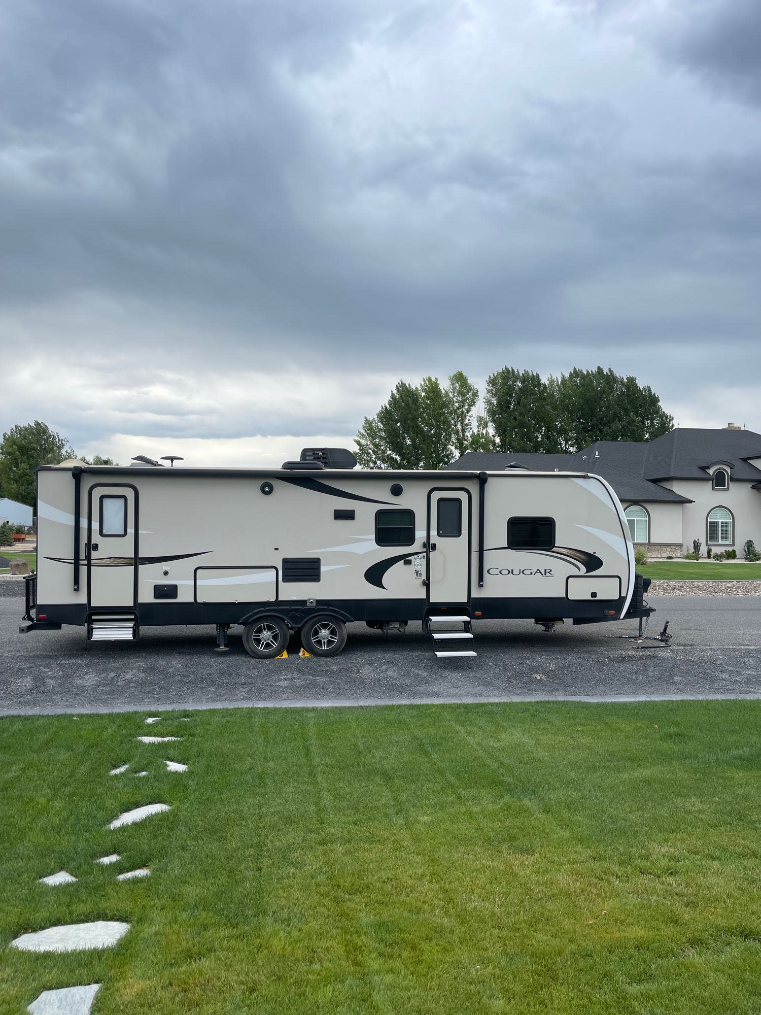 2018 Cougar half-ton towable/bunk house