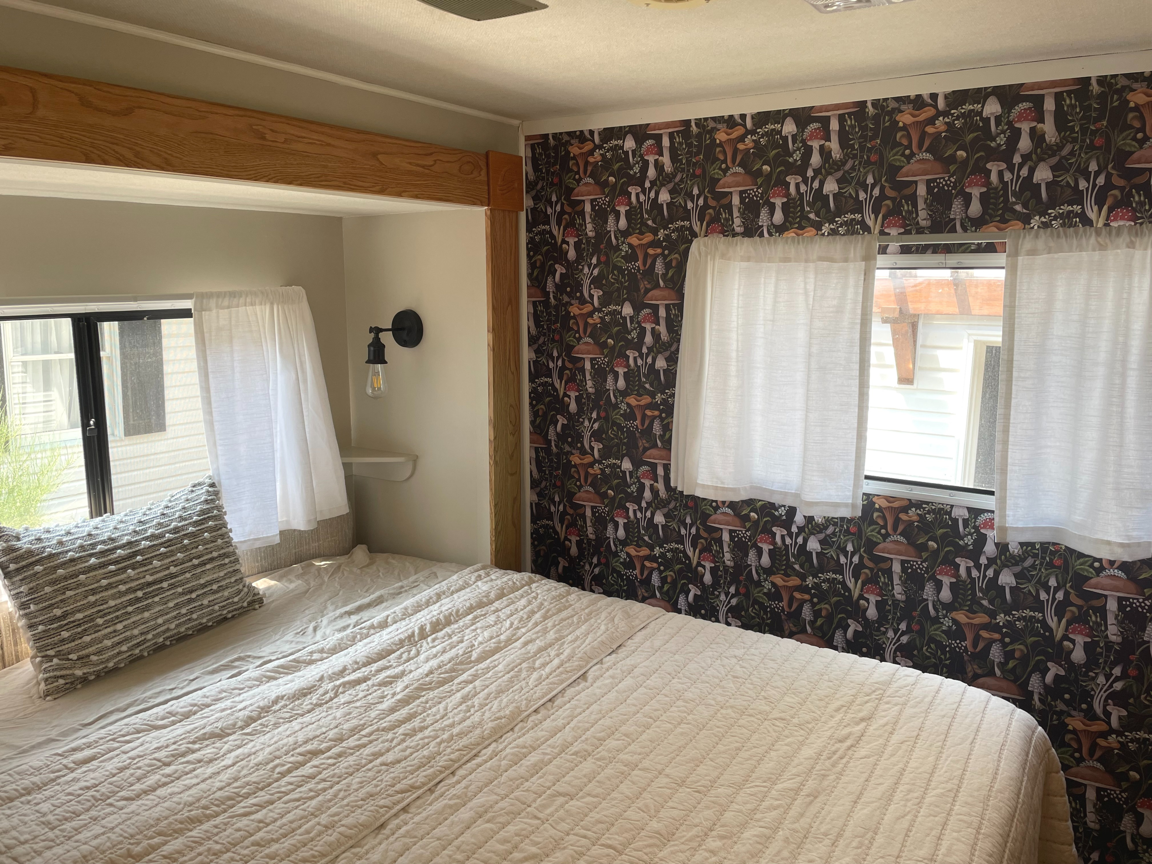 Queen bed. Gulf Stream Conquest Ultra Limited Edition 2001