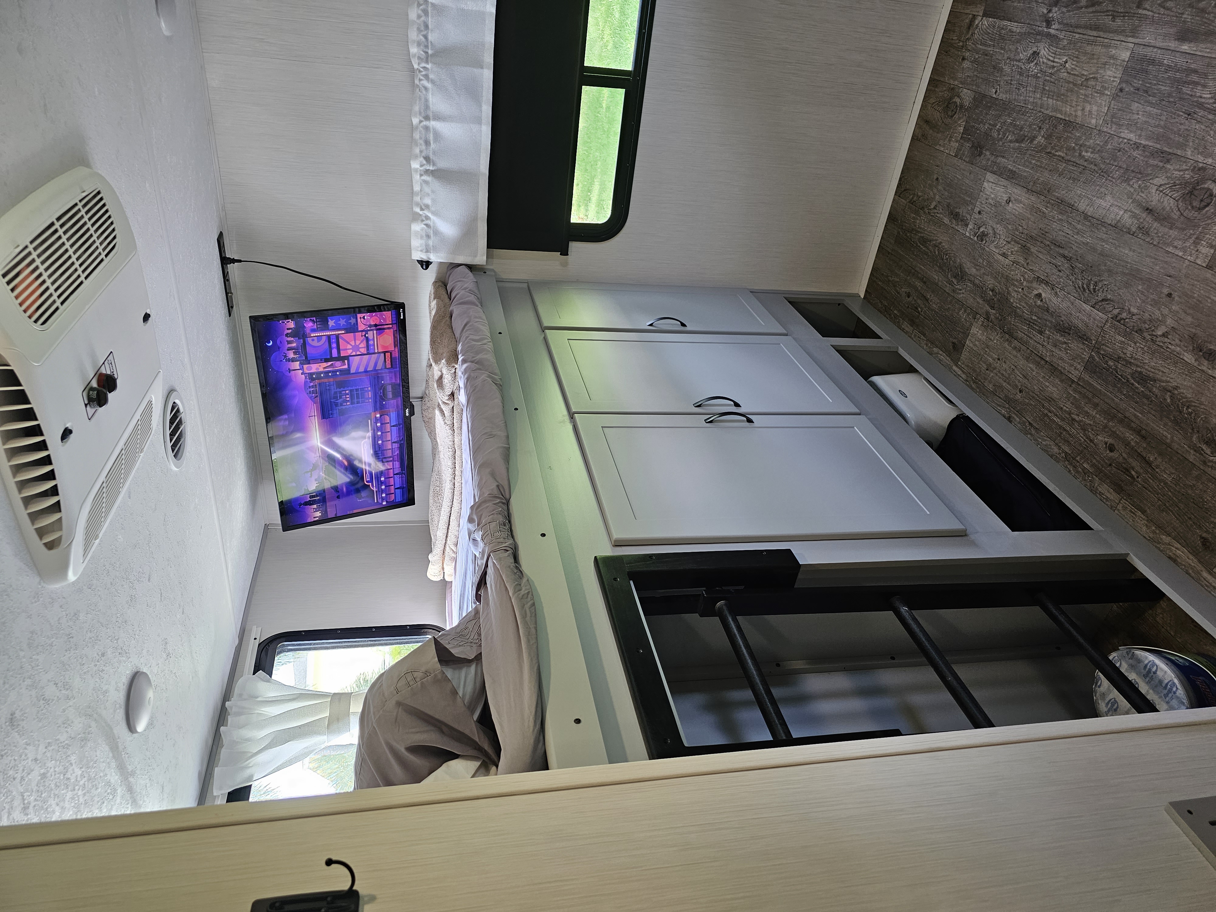 Bunkroom with a privacy door plenty of storage. Room can sleep 3-4 people and equipped with plenty of linens for your exploration.. Forest River Vibe 2022