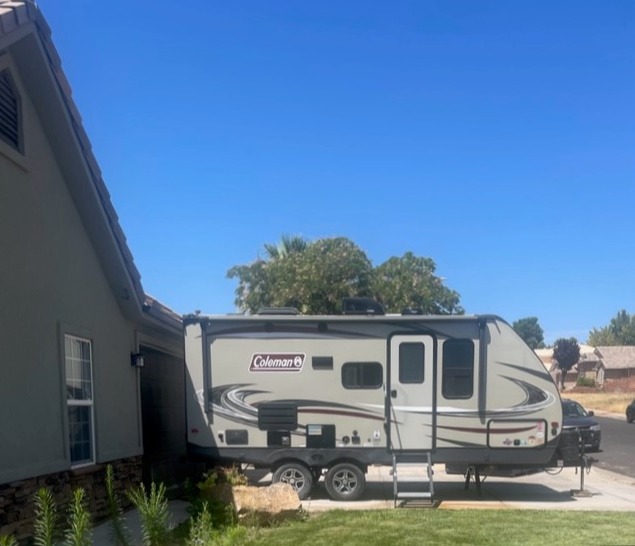 2019 Dutchmen Coleman Light- bumper pull-requires a full SUV or larger.