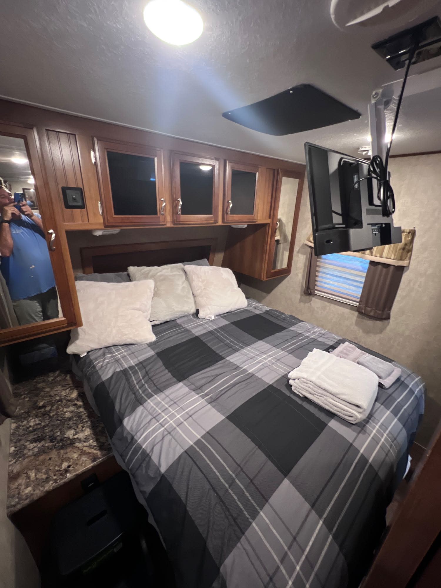 Forest River Lacrosse Luxury Lite 2016