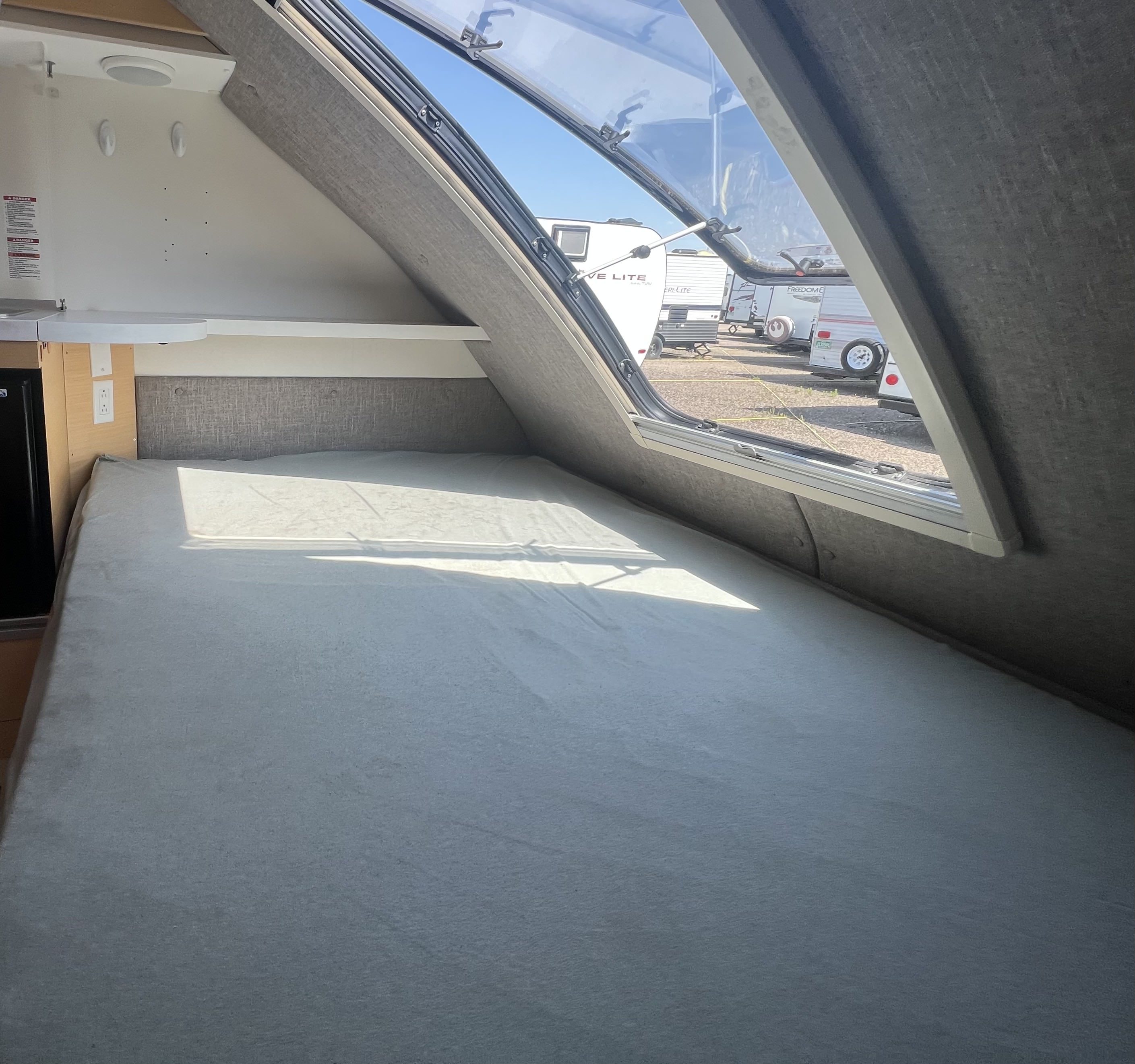 queen bed & stargazer window. nuCamp T@B 2019