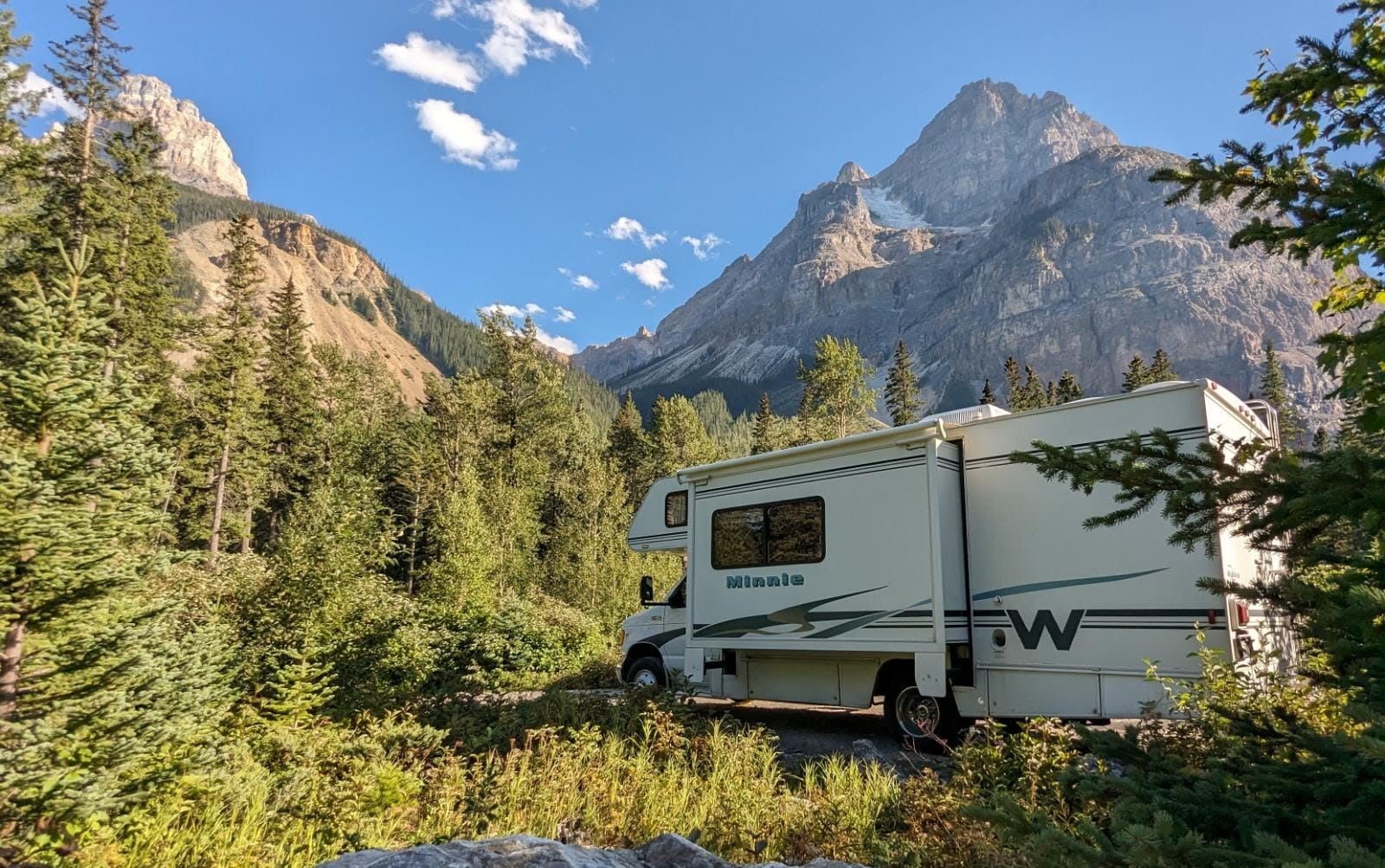 24' Class C with Slide - MINIMUM 14-NIGHT RENTALS ONLY - READ DESCRIPTION