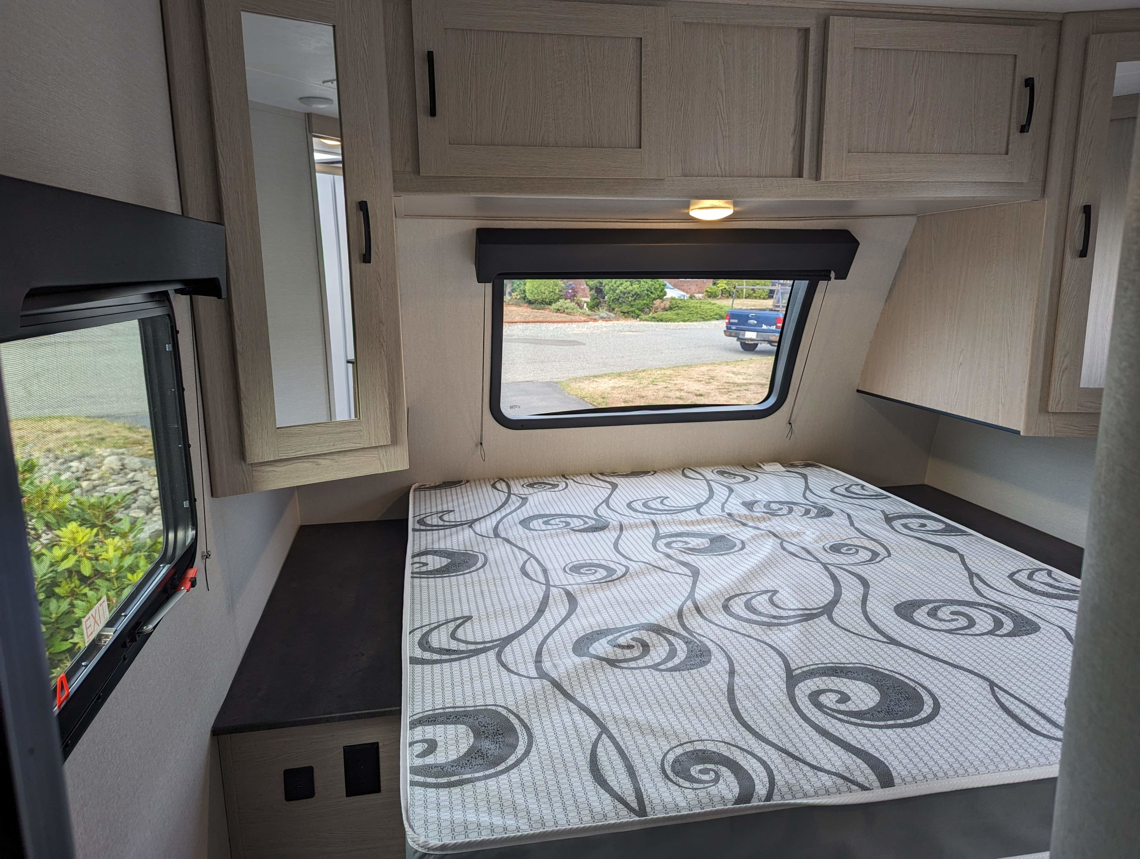 Primary queen bed. Coachmen Apex 2021
