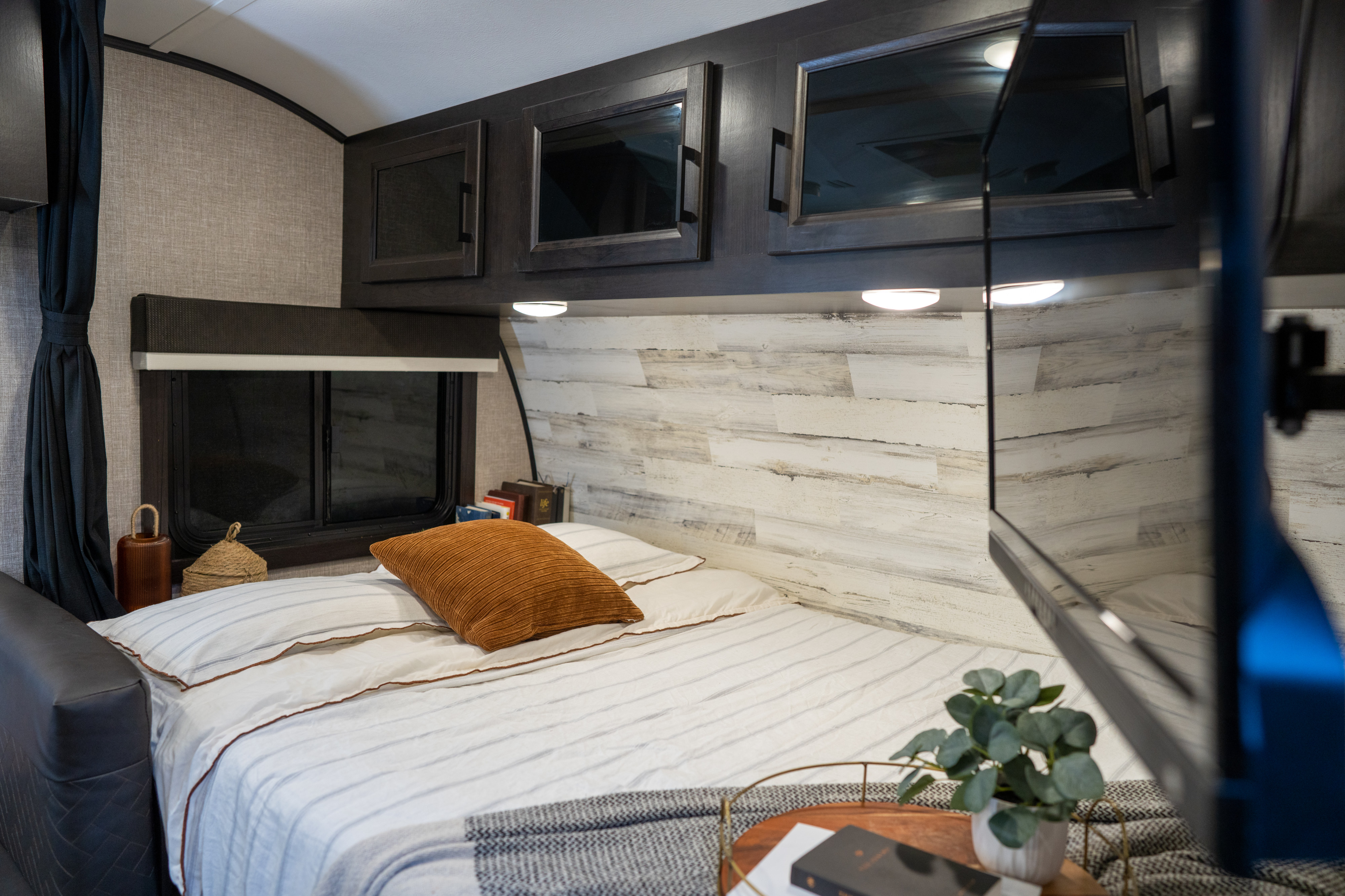 RV Queen. Jayco Jay Feather Micro 2022