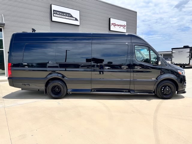 2024 Midwest Automotive Designs Luxe D6 - Family Vacation Machine
