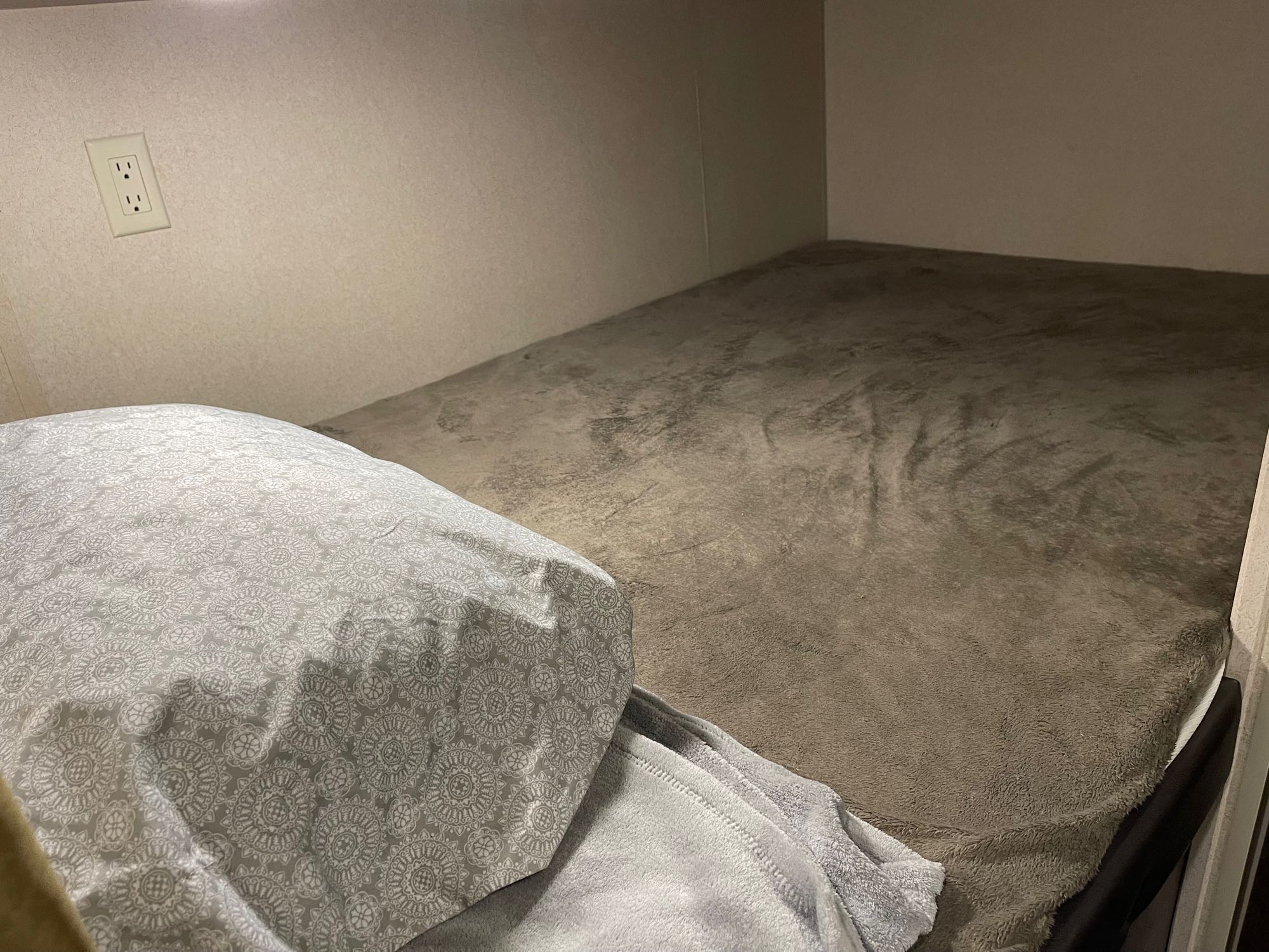 Bottom bunk - sleeps 2. Forest River Salem Cruise Lite 2018