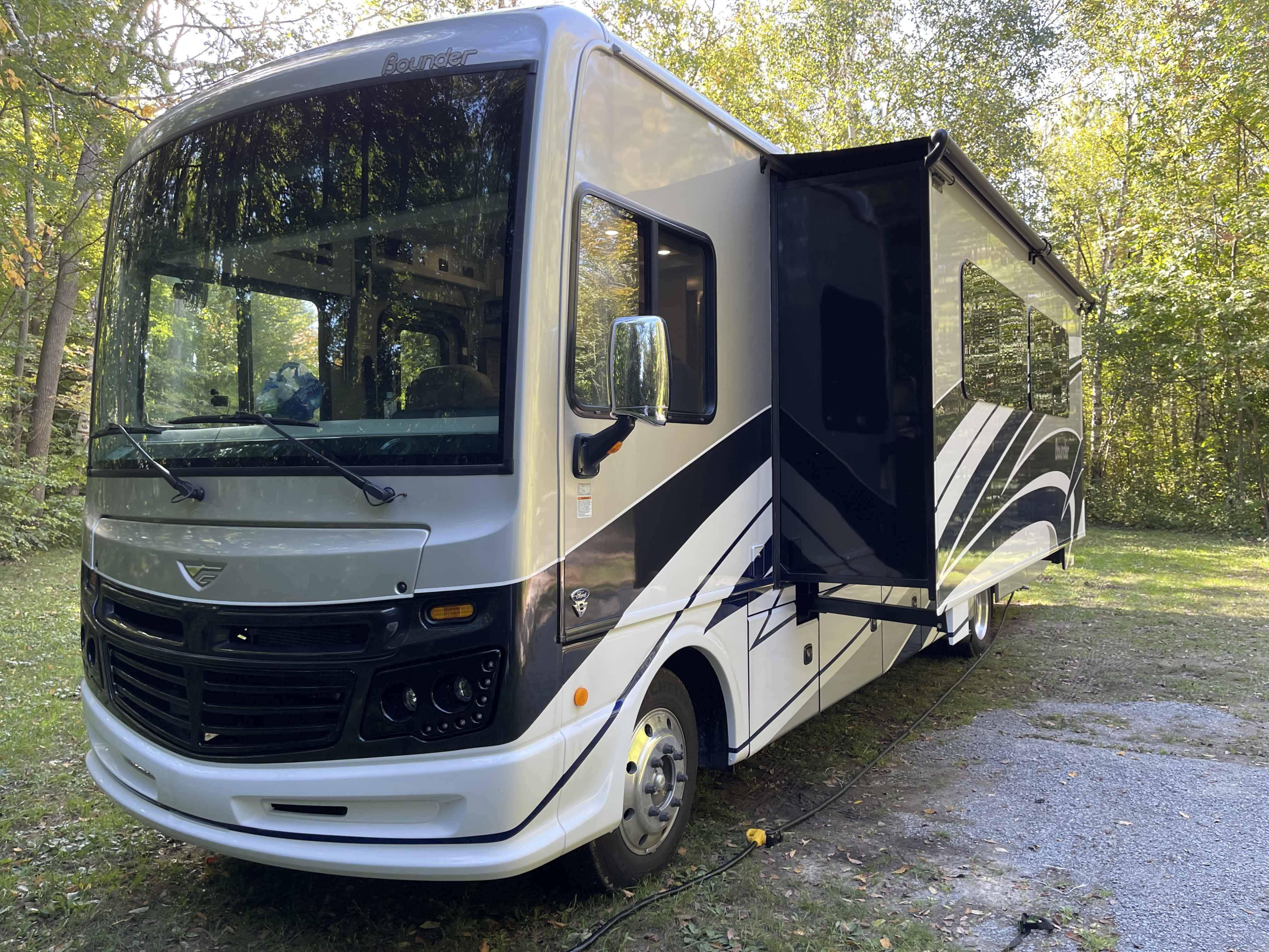 Beautiful Luxurious Motorhome!