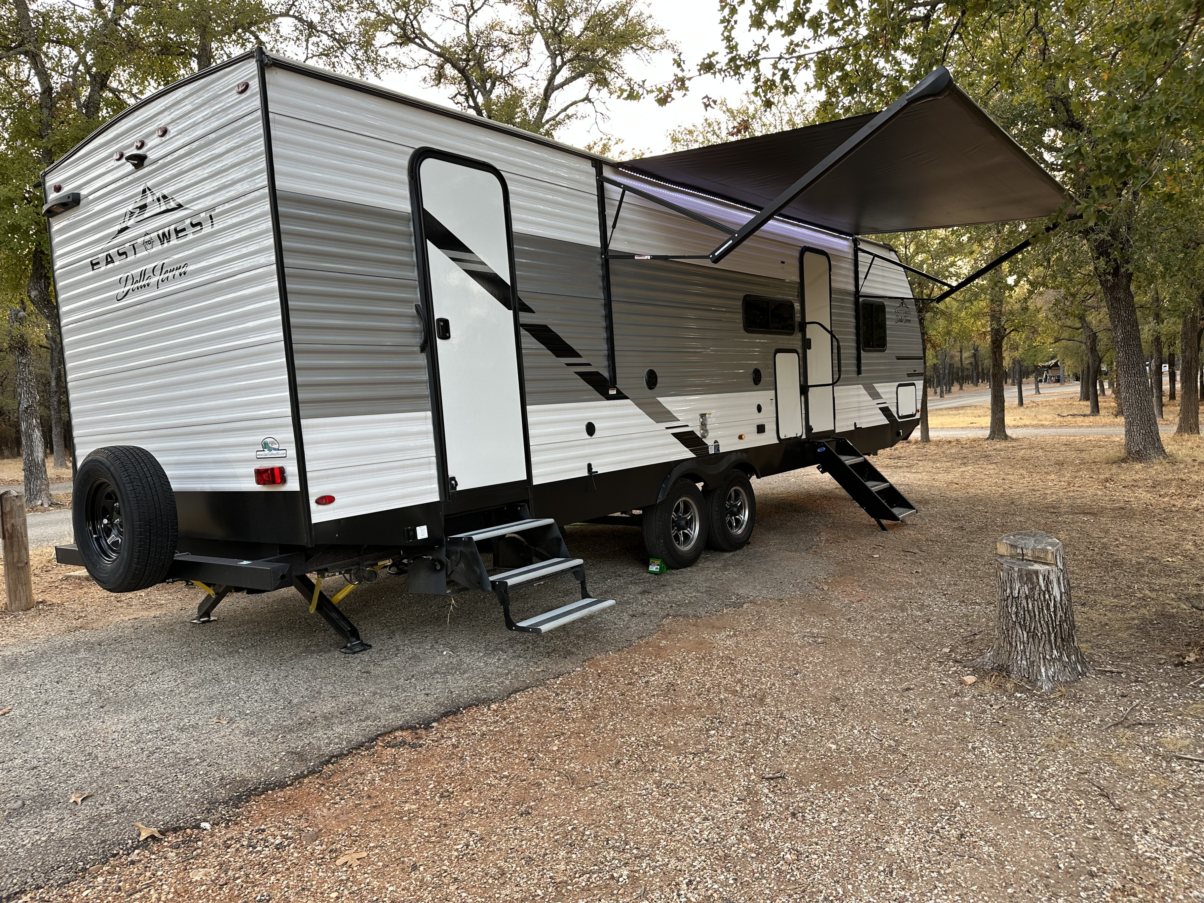 Family-Friendly 2022 Della Terra RV - Sleeps 8, Unlimited WiFi Near Waco