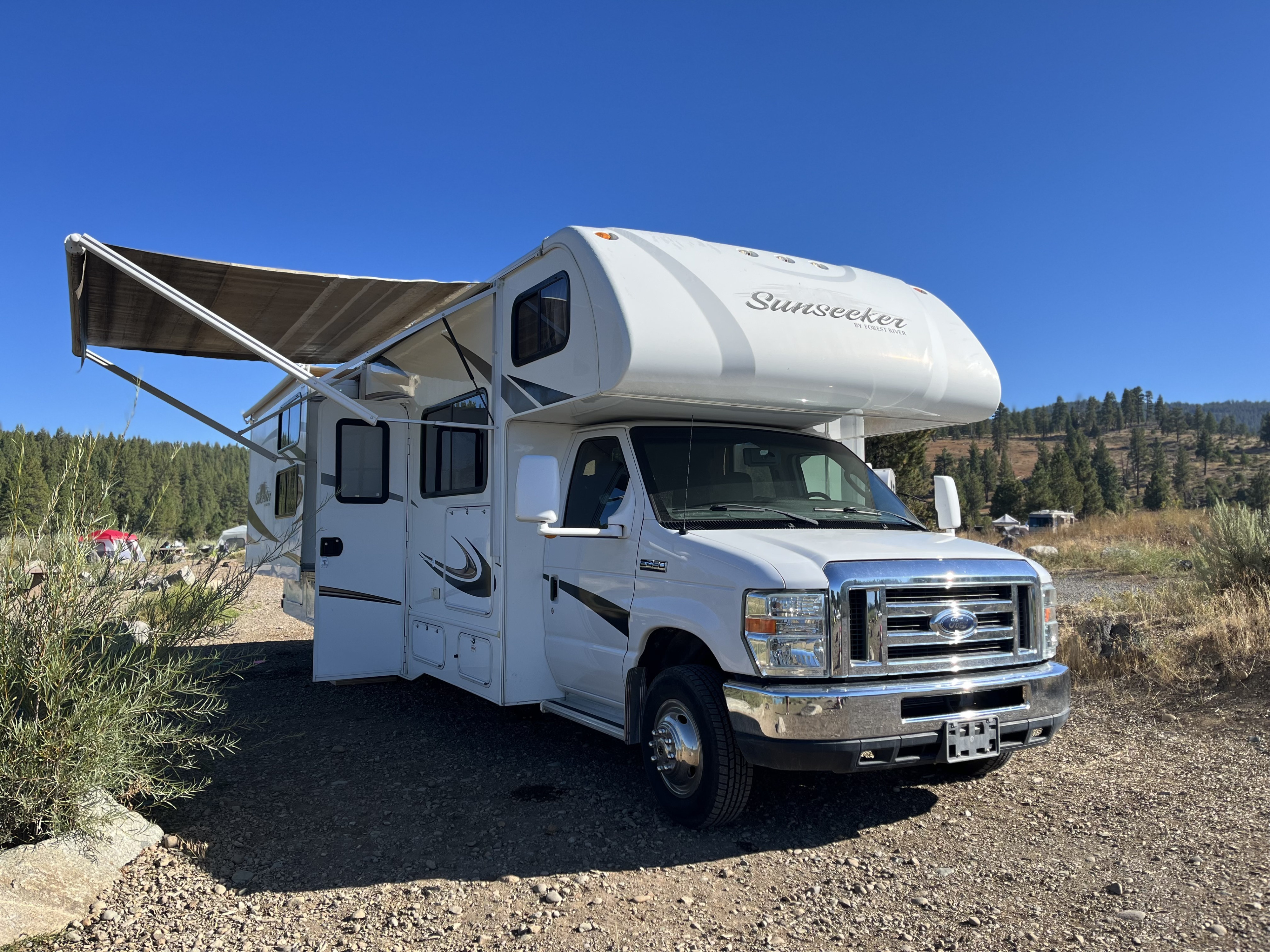 Spacious & Clean 2014 RV:4 TVS & 2 SLIDE OUTS: Sleeps 8