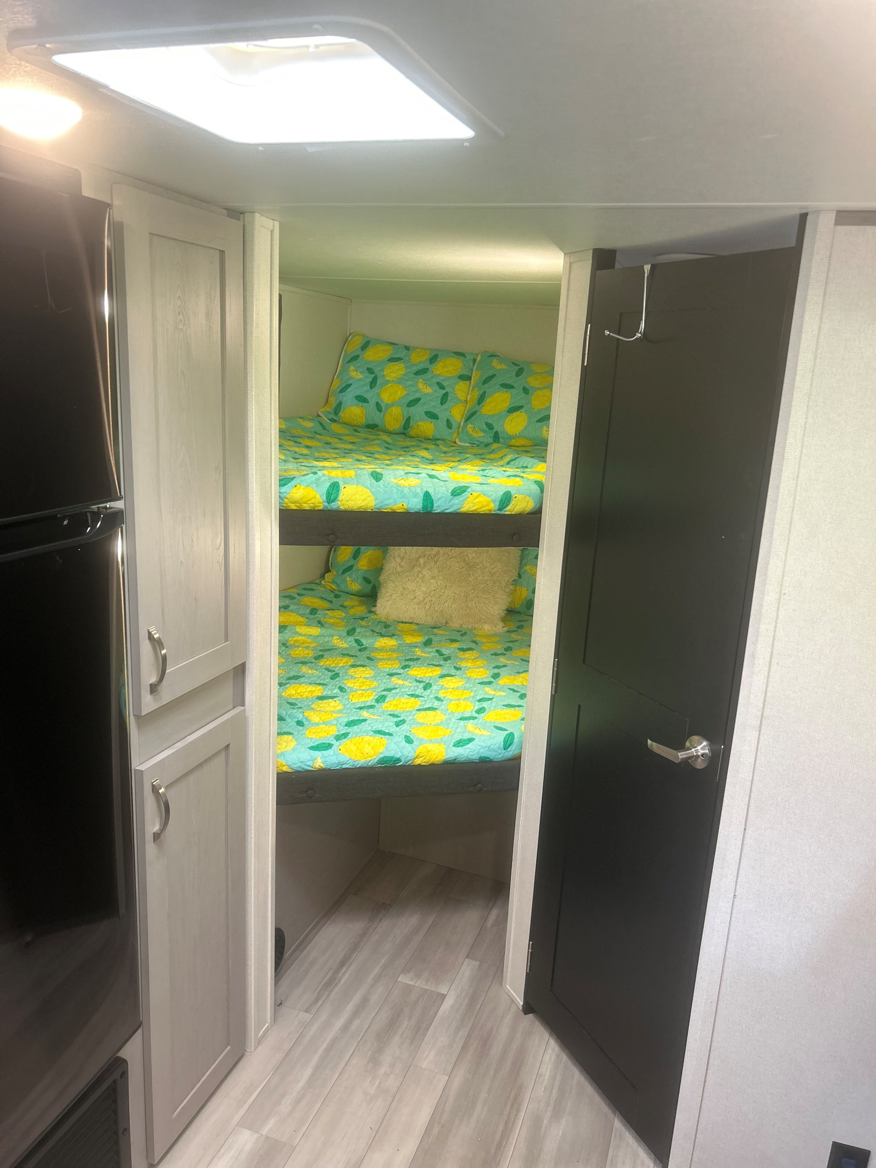 Full size bunks. Forest River Tracer LE 2022