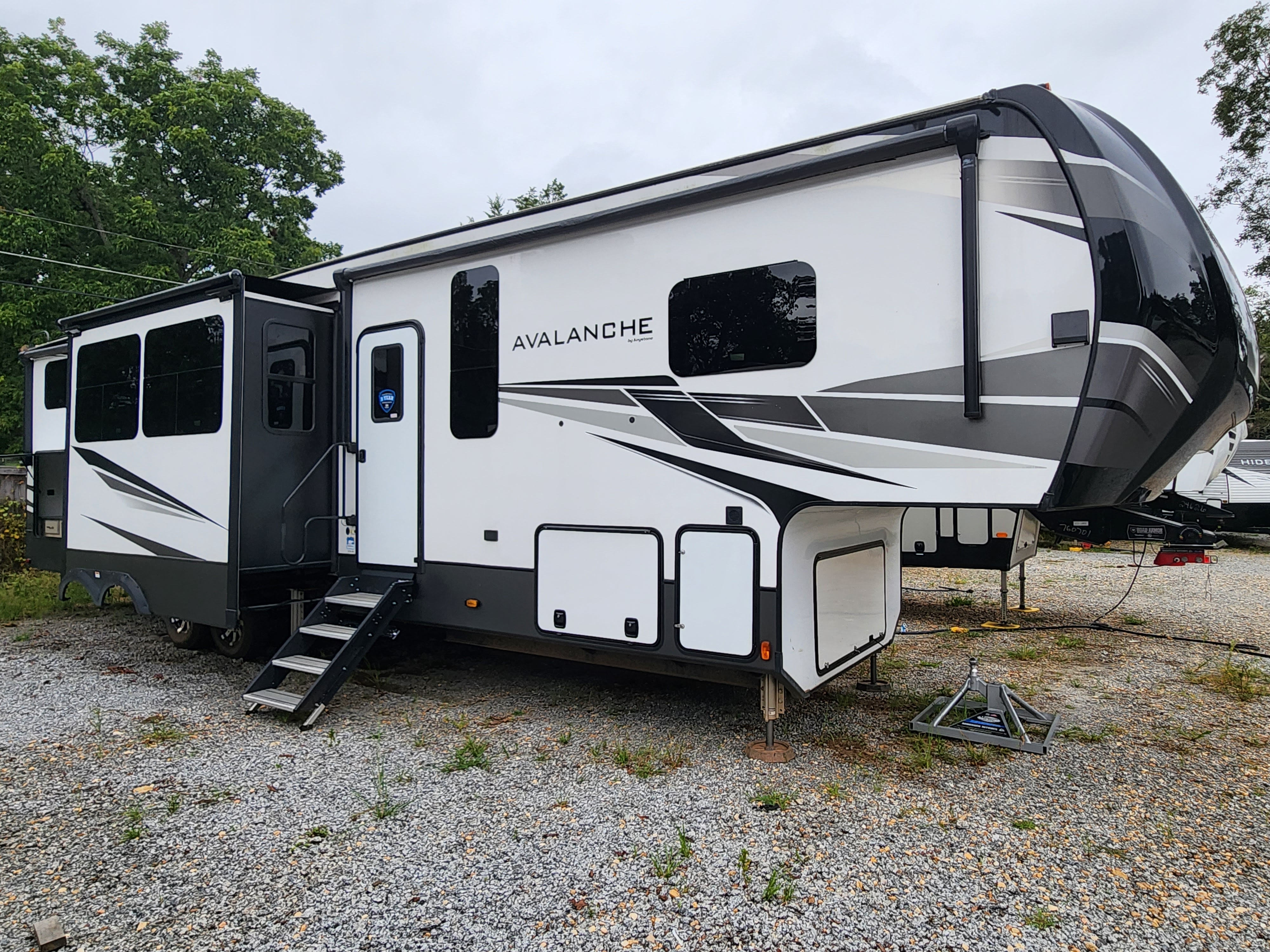2021 Keystone Avalanche 378BH