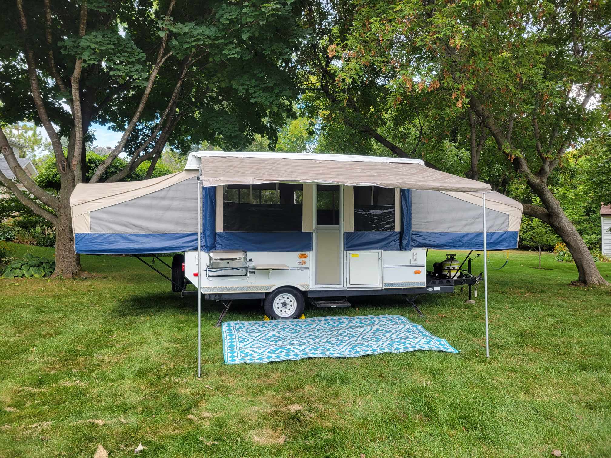 Comfy & Big 2011 lightweight Flagstaff Tent Trailer