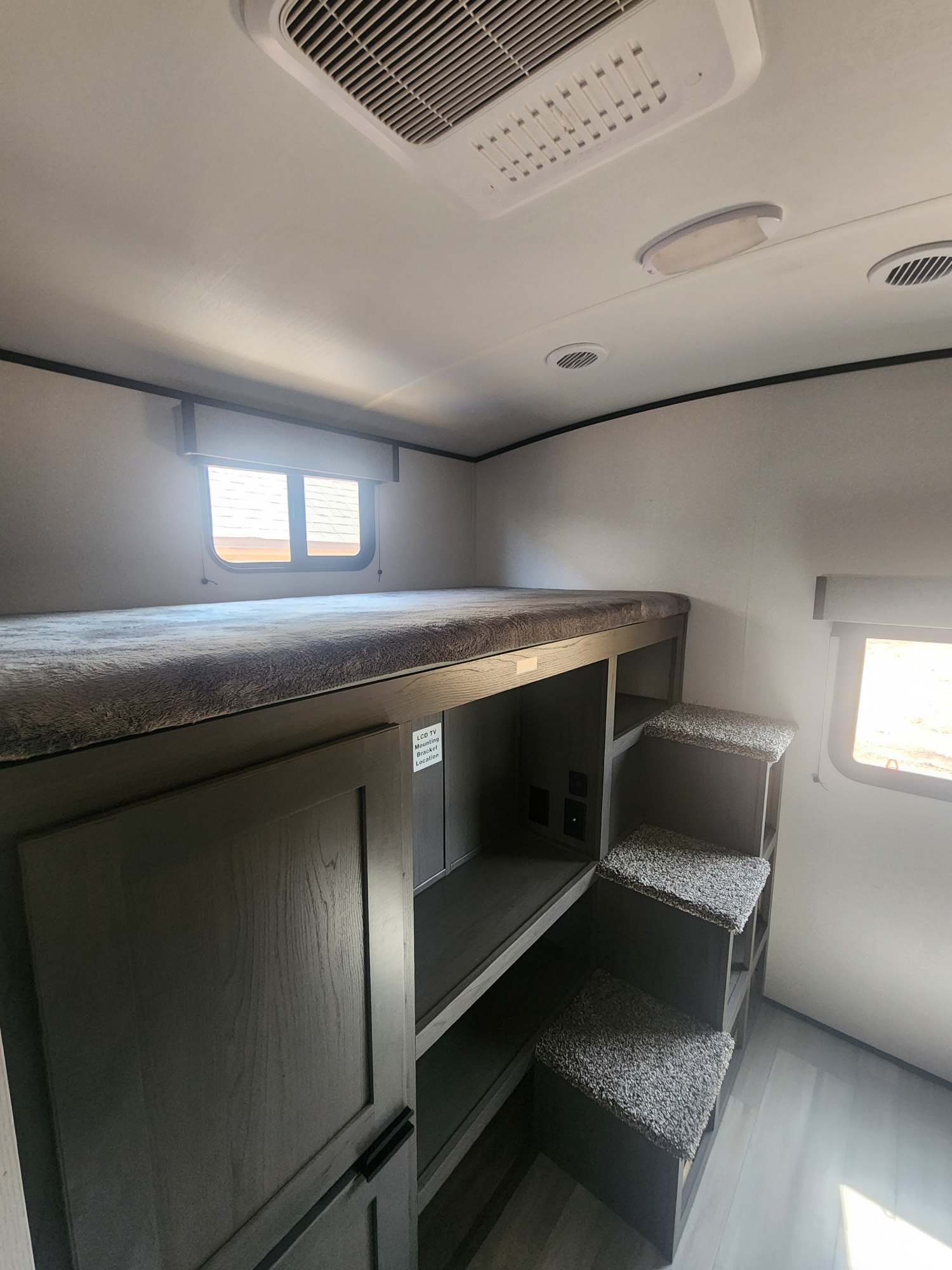 One twin bed.. Cruiser RV MPG Ultra Lite 2021