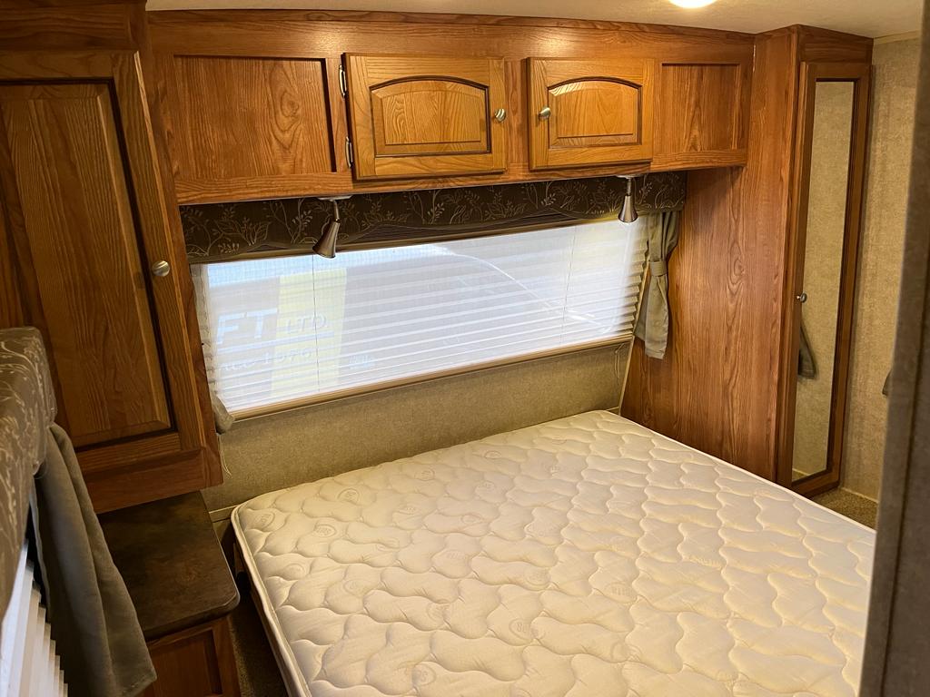 Queen Bed 60 x 74. Forest River Rockwood Ultra Lite 2016